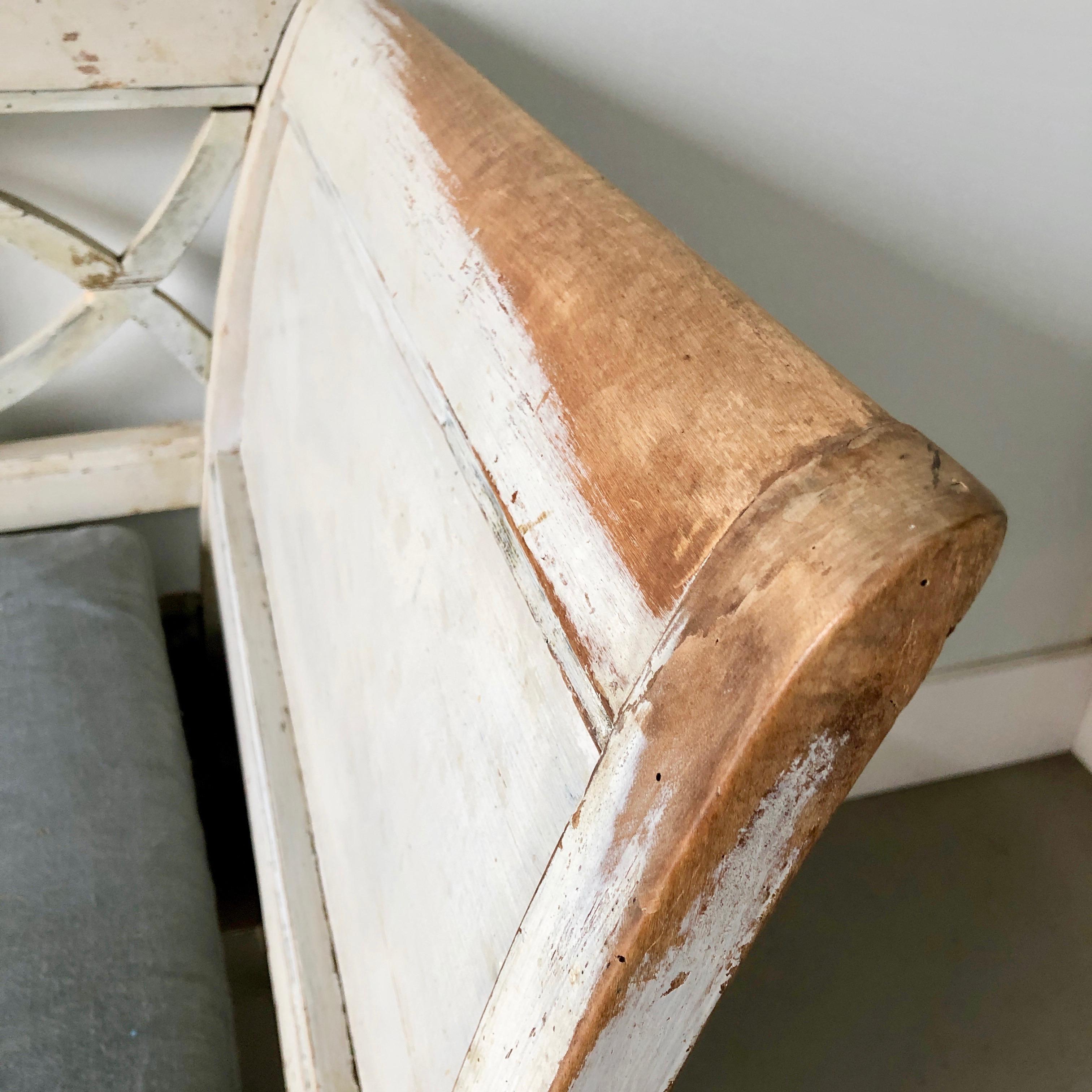 Swedish 19th Century Gustavian Style Long Sofa Settee im Zustand „Gut“ in Charleston, SC