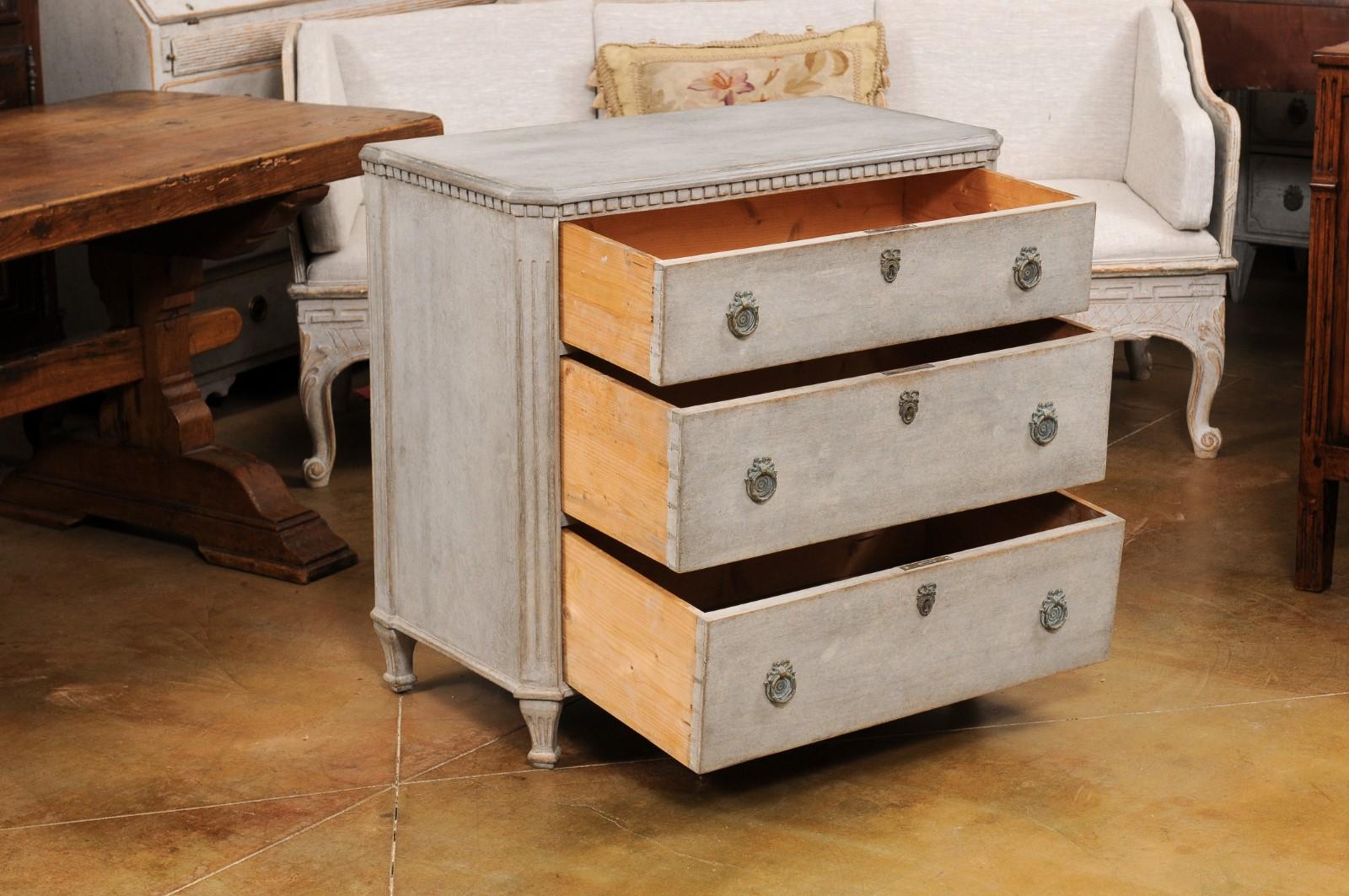 Swedish 19th Century Gustavian Style Painted and Carved Three-Drawer Chest For Sale 2