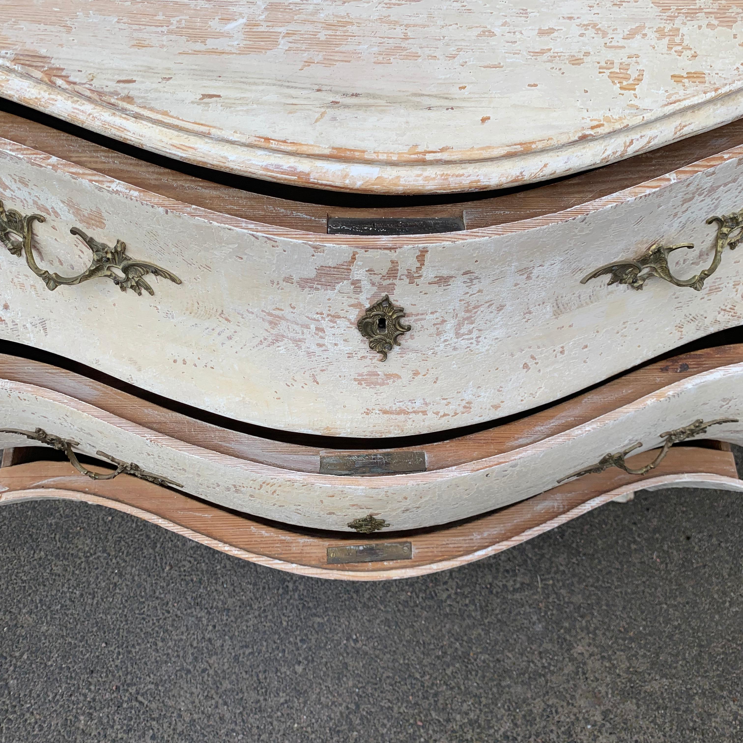 19th Century Gustavian Painted Bombè Chest of Drawers, Sweden 11