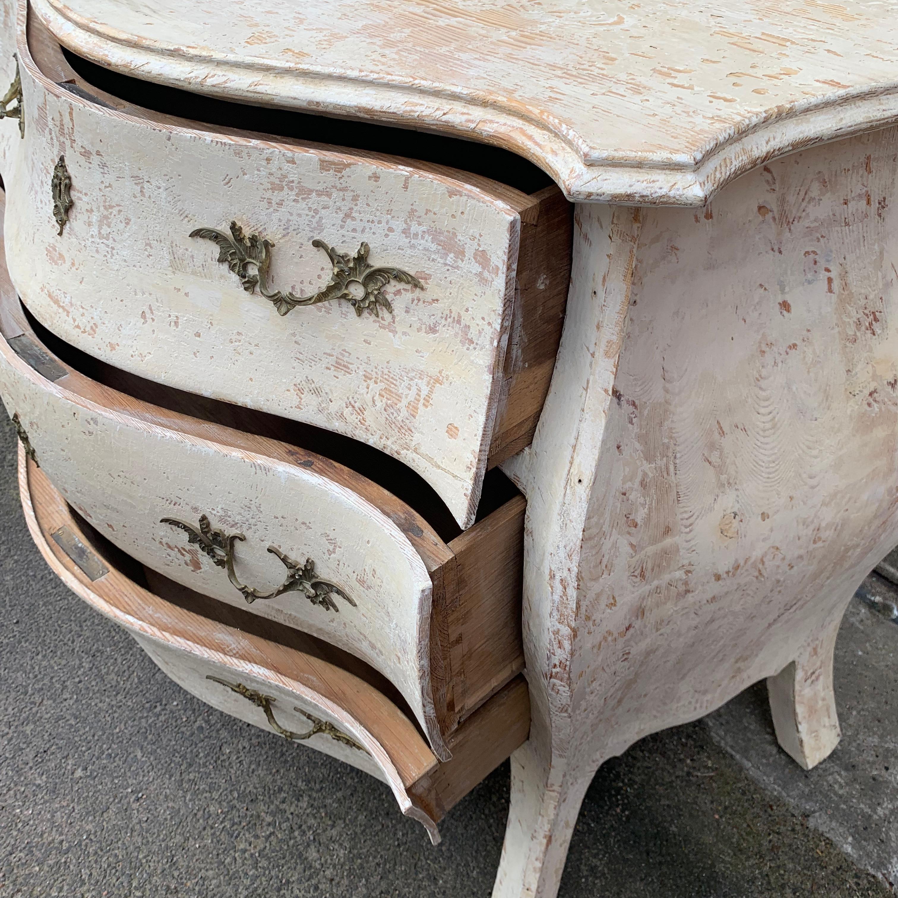 19th Century Gustavian Painted Bombè Chest of Drawers, Sweden 12