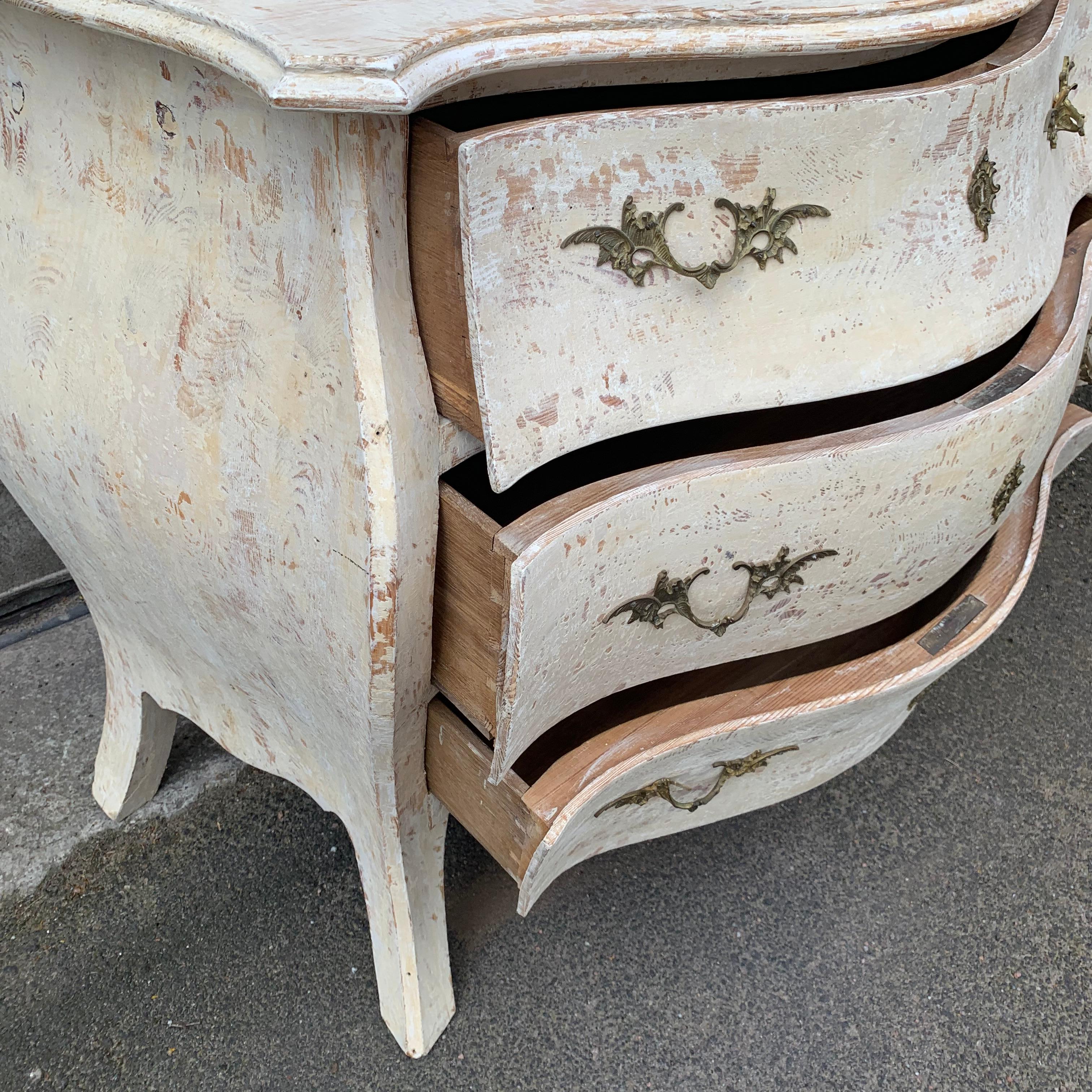 19th Century Gustavian Painted Bombè Chest of Drawers, Sweden 13