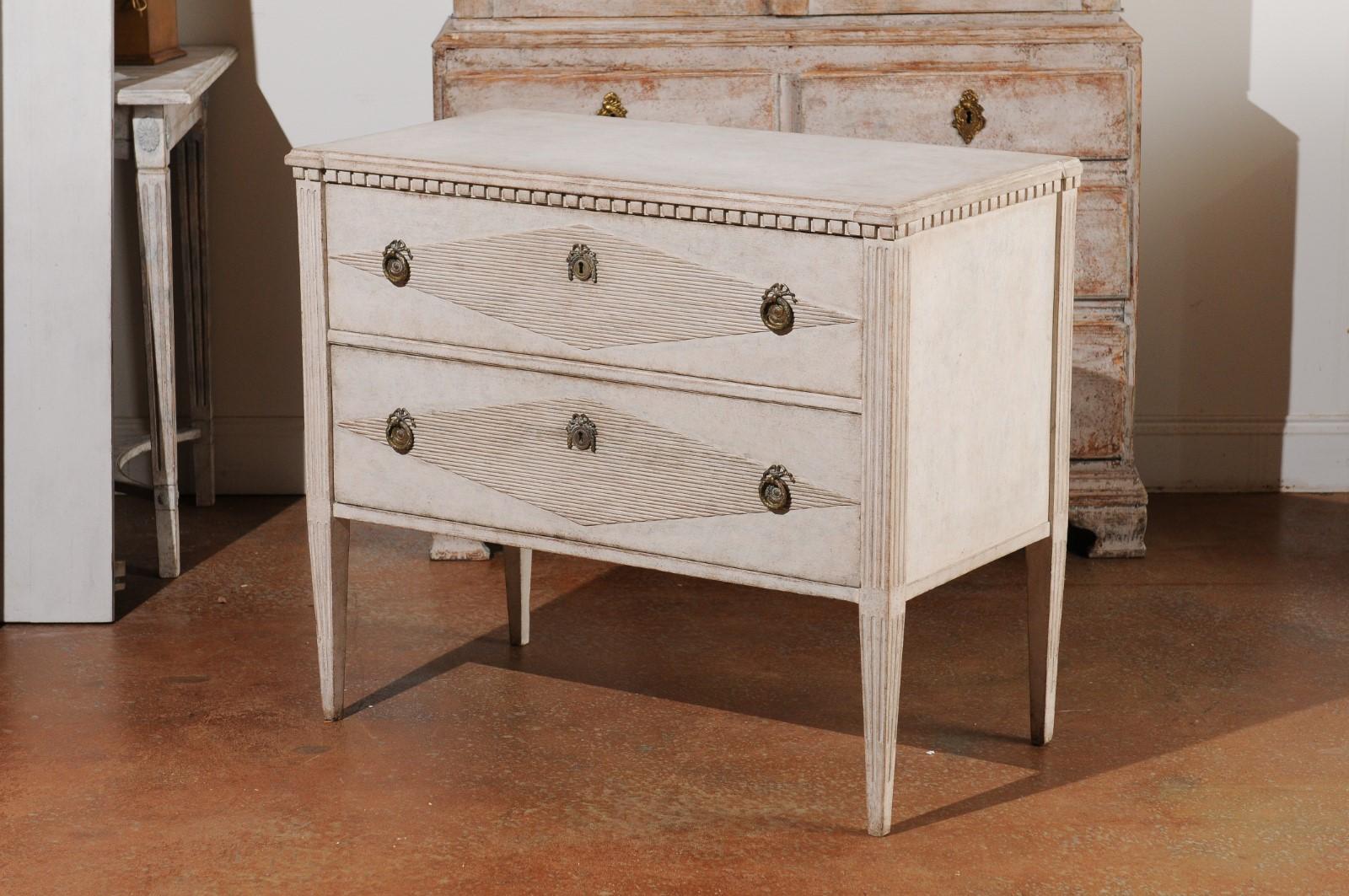 Swedish 19th Century Gustavian Style Painted Wood Chest with Reeded Diamonds 6