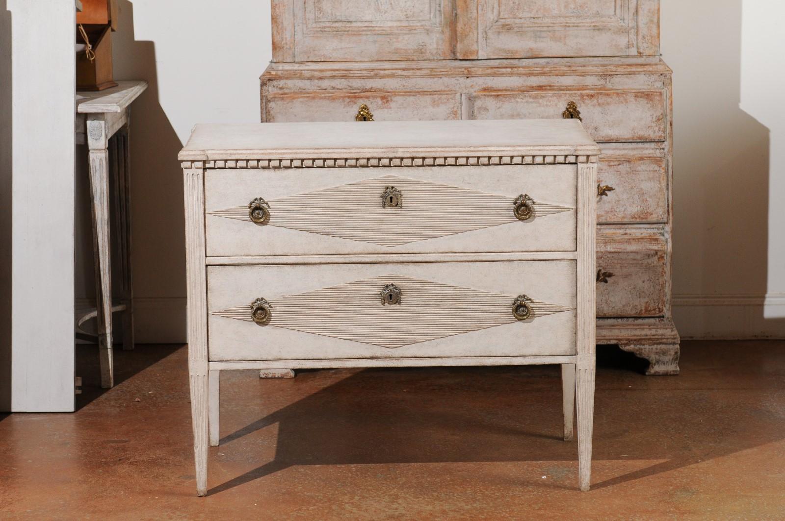 Swedish 19th Century Gustavian Style Painted Wood Chest with Reeded Diamonds 7