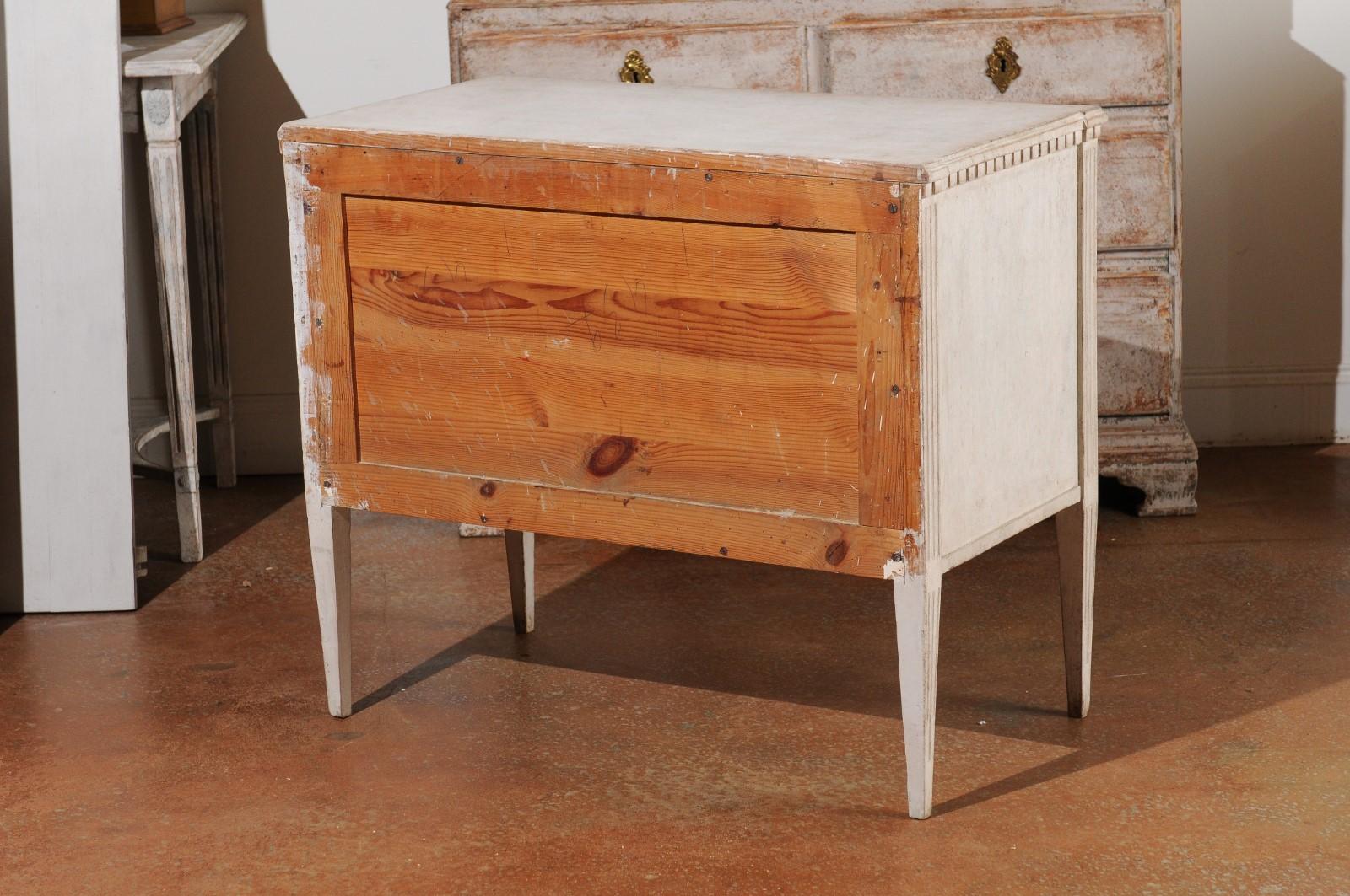 Swedish 19th Century Gustavian Style Painted Wood Chest with Reeded Diamonds 4