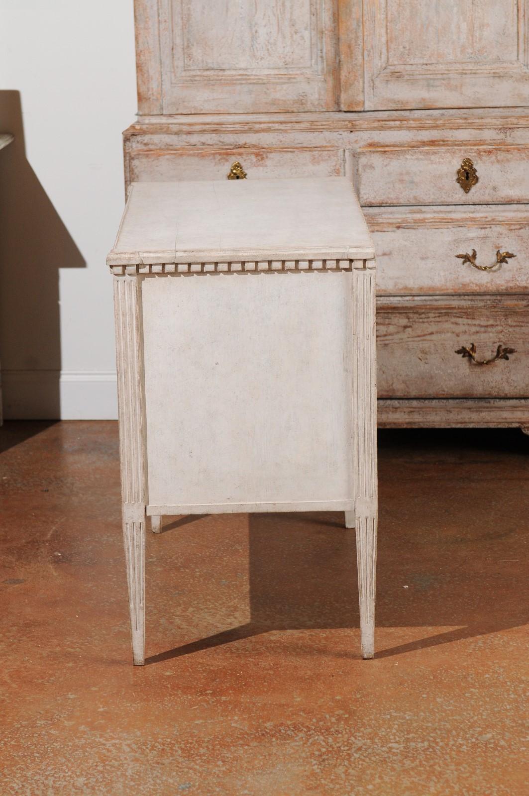 Swedish 19th Century Gustavian Style Painted Wood Chest with Reeded Diamonds 5
