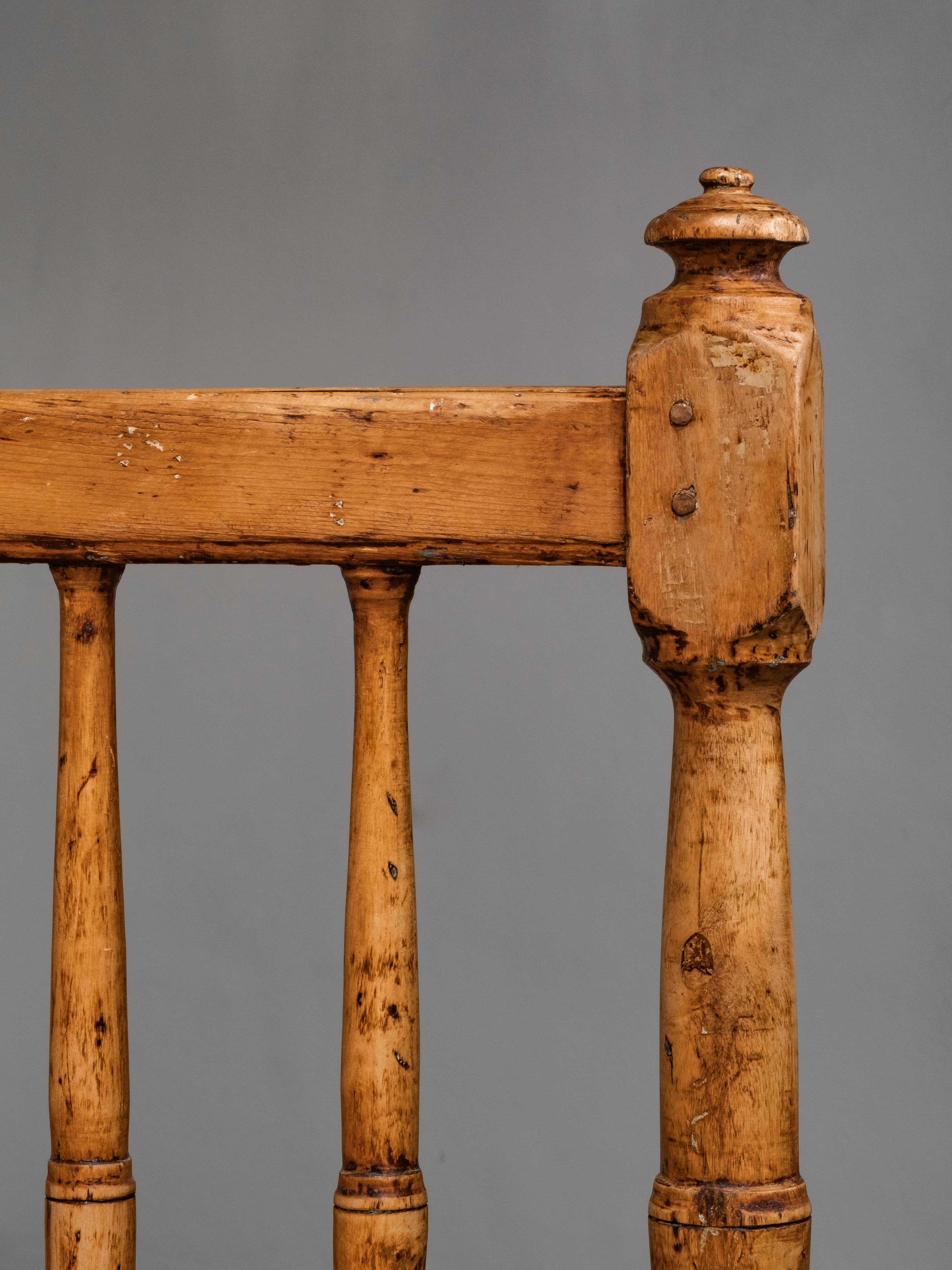 Sofá Sueco Gustaviano del Siglo XIX Banco de madera con tapicería de rayas en venta 10