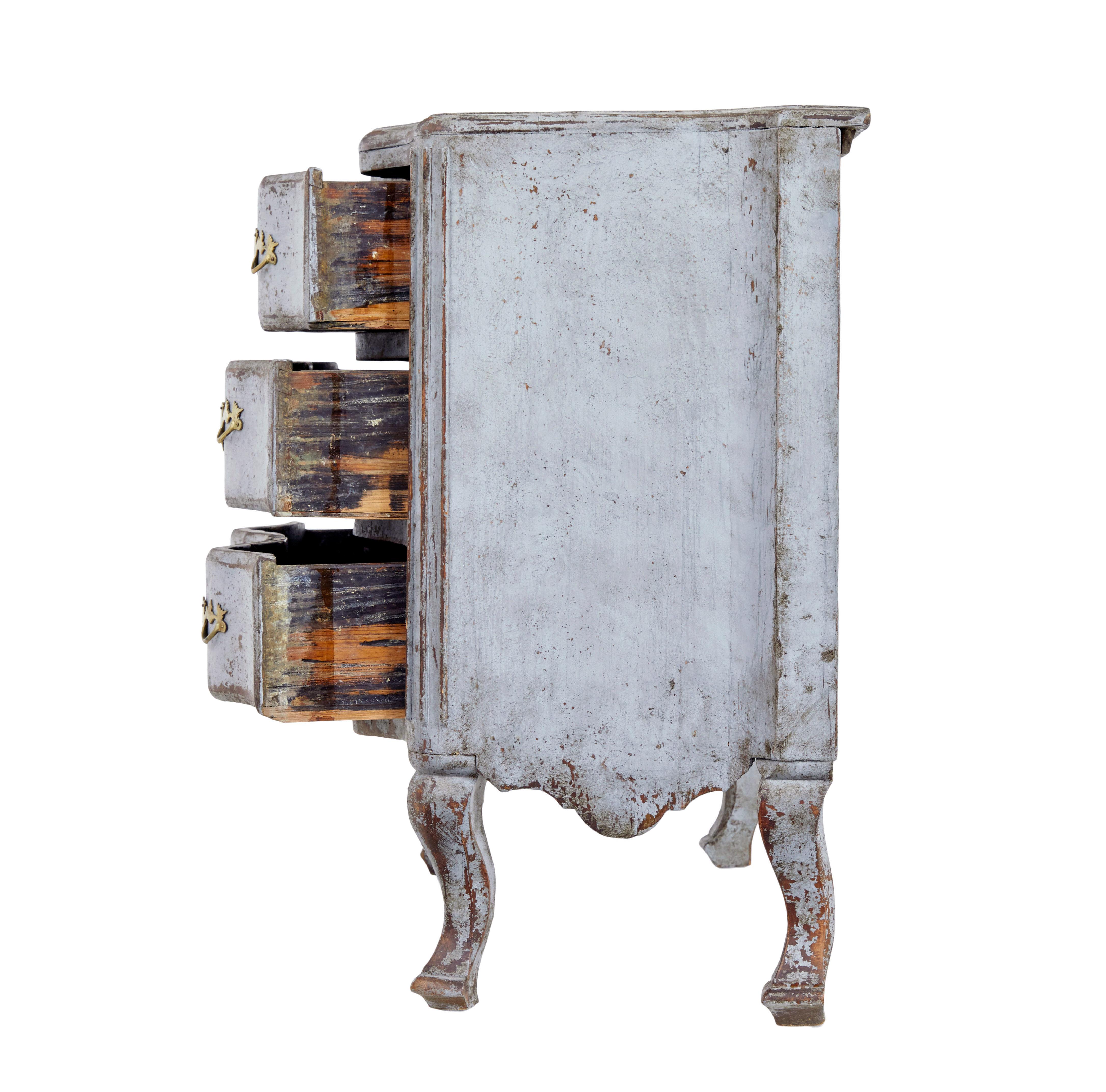 Swedish 19th century hand painted Gustavian chest of drawers For Sale 2