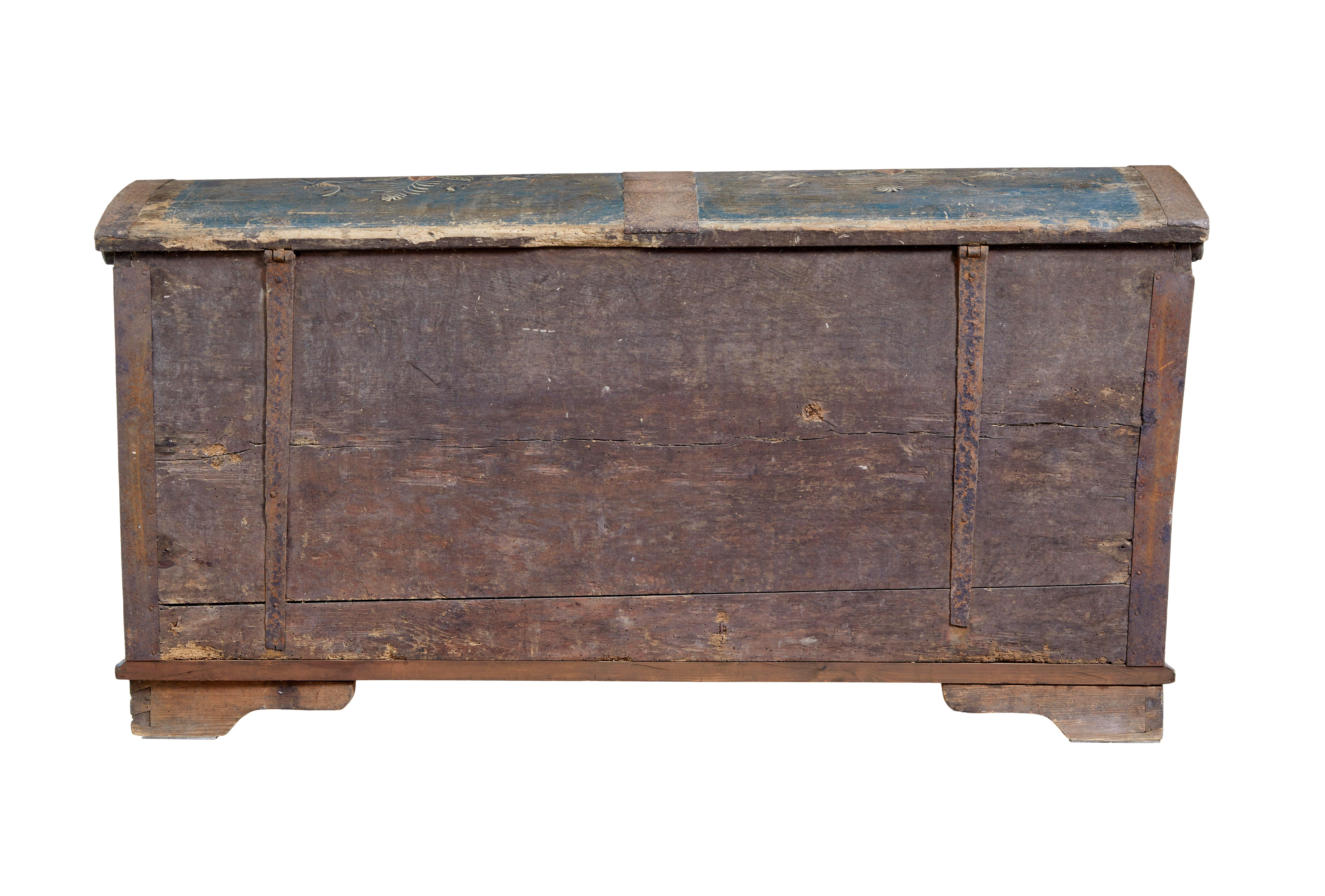 Swedish 19th century hand painted oak coffer In Good Condition For Sale In Debenham, Suffolk