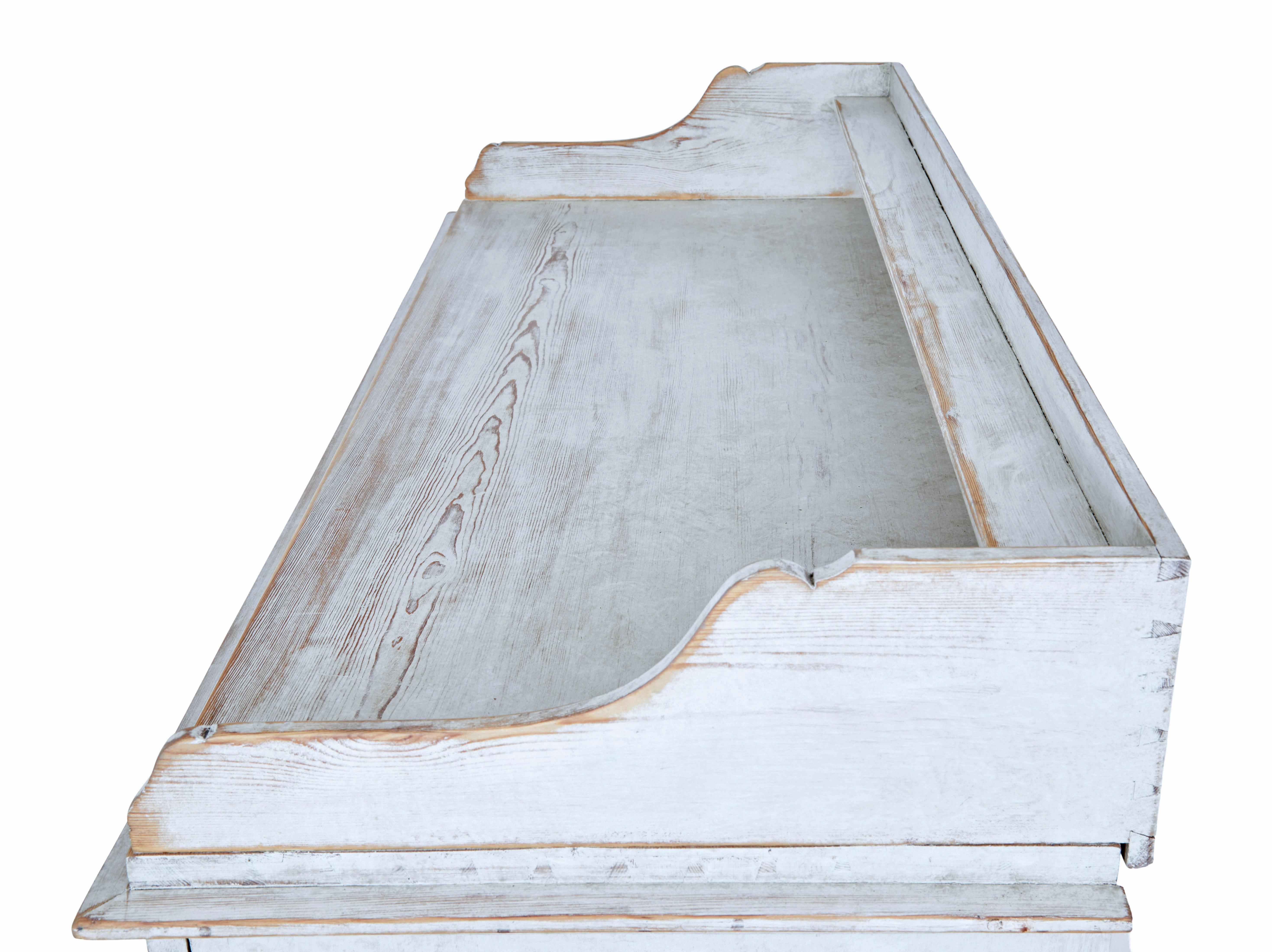 Armadio svedese in pino dipinto a mano del XIX secolo in vendita 2