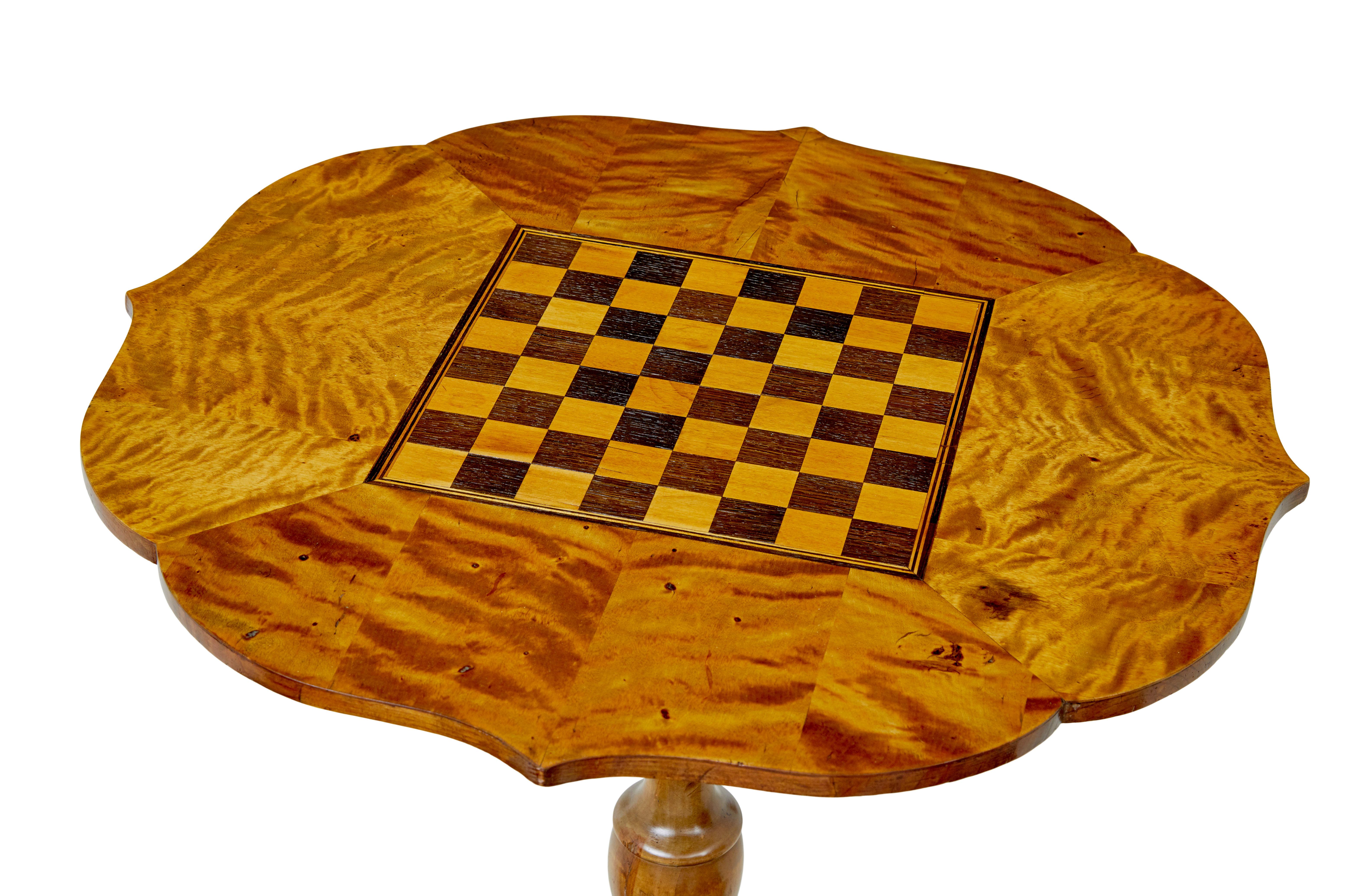 Swedish 19th century inlaid birch games table In Good Condition For Sale In Debenham, Suffolk