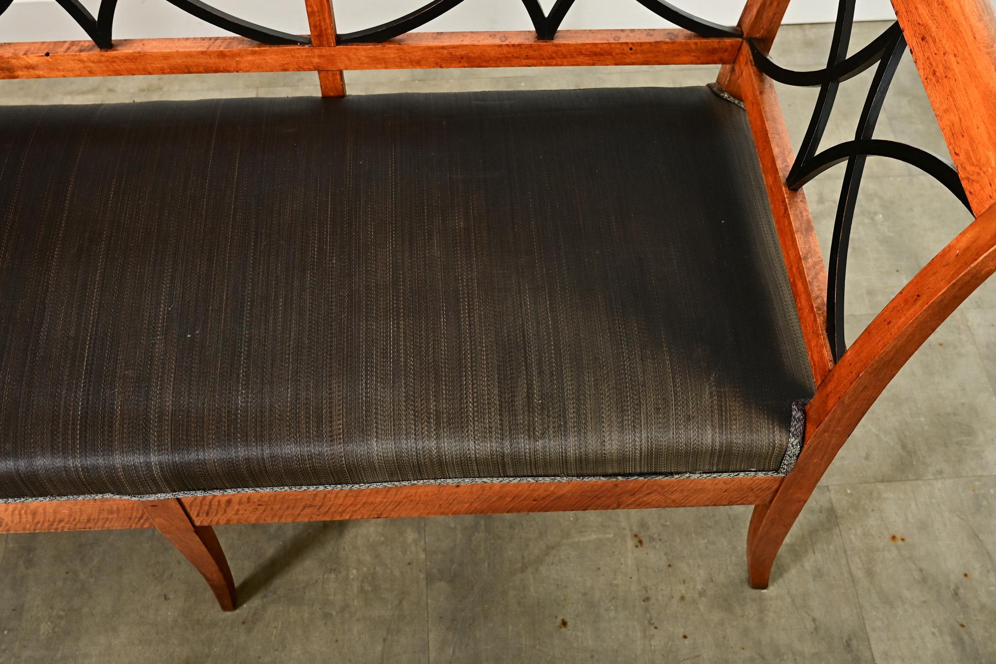 Swedish 19th Century Maple Biedermeier Settee en vente 1