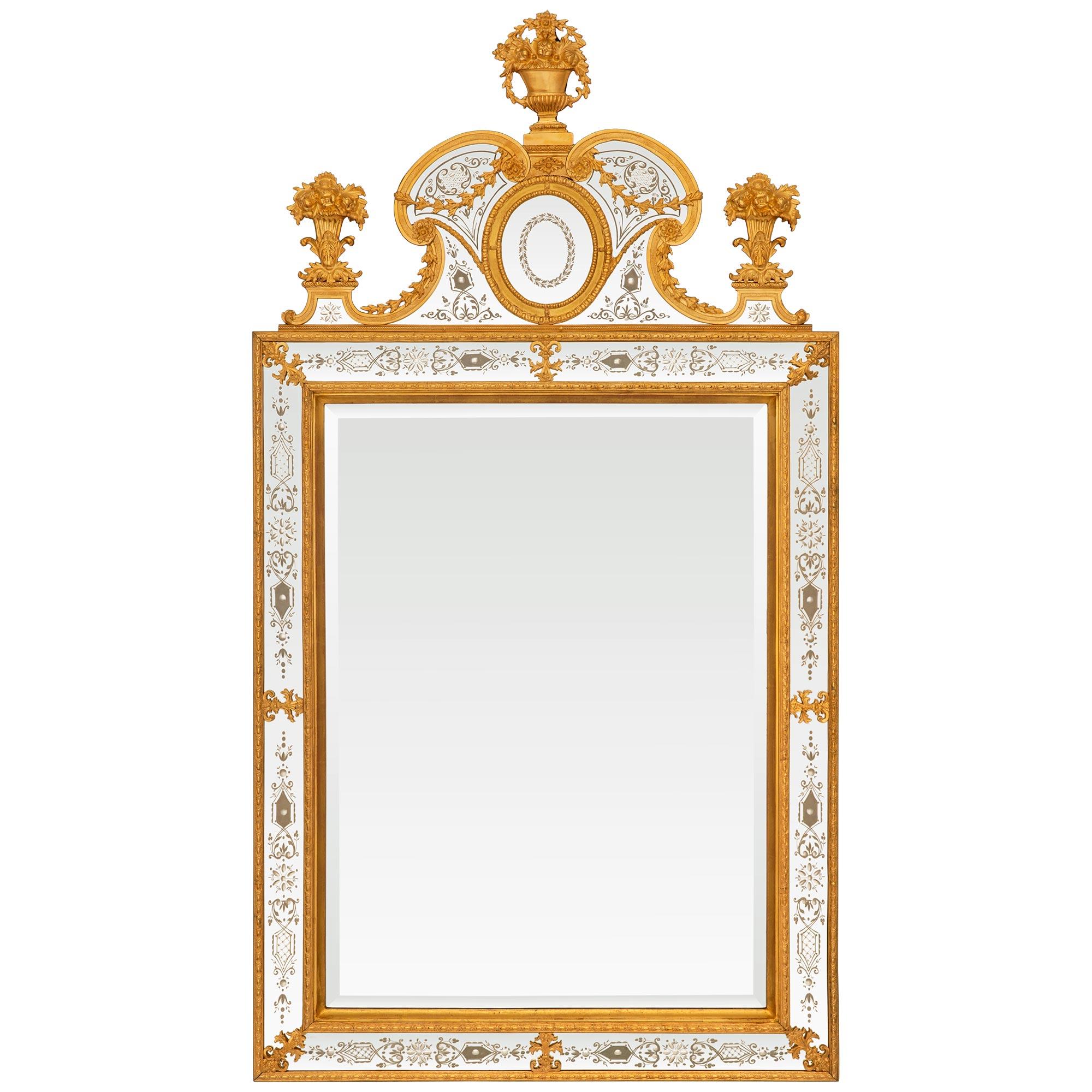 Specchio svedese neoclassico del XIX secolo in legno dorato inciso e ormeggio in vendita 3