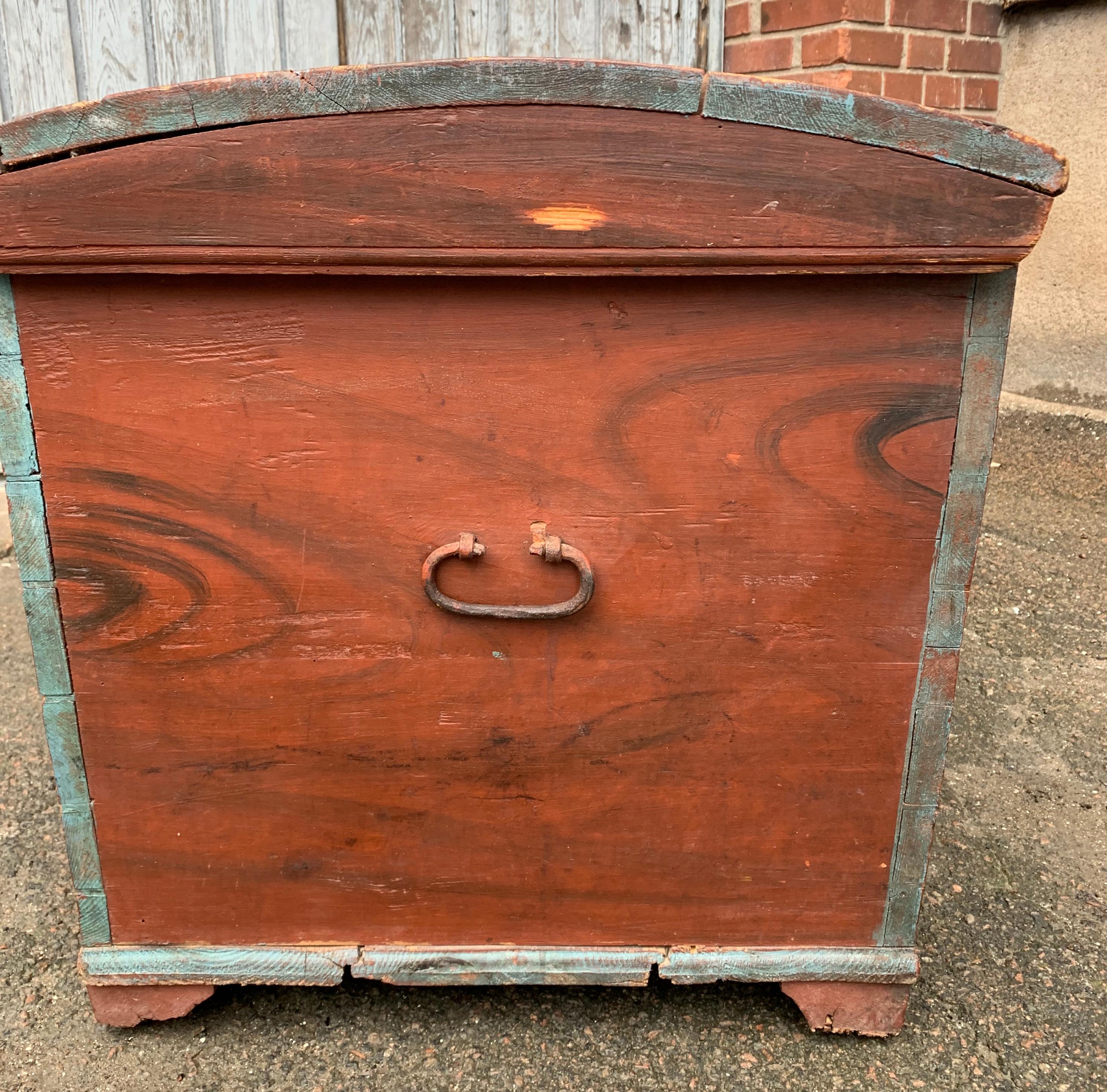 Swedish 19th Century Original Painted Dome-Top Wedding Trunk, Dated 1846 4