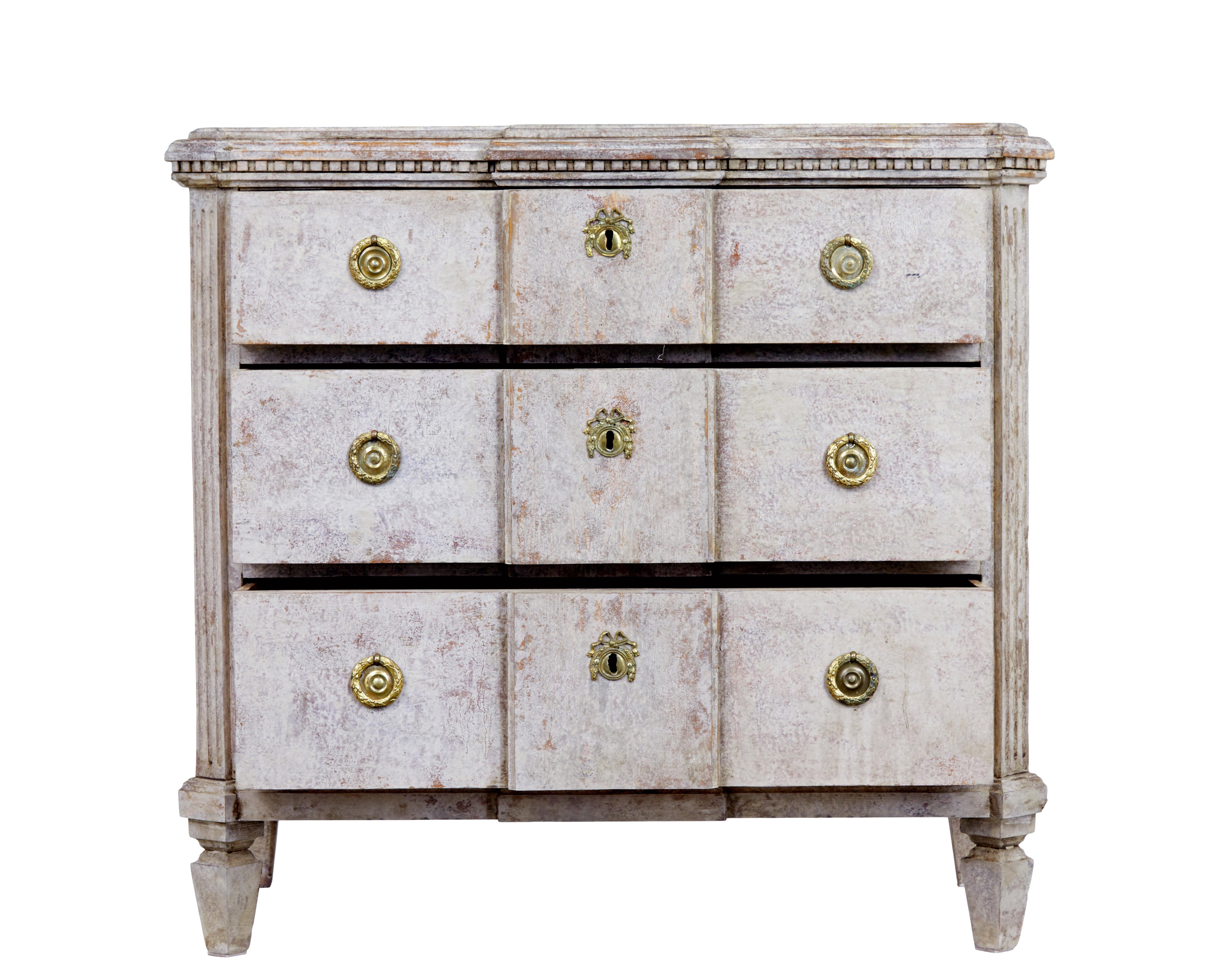 Pine Swedish 19th century painted breakfront chest of drawers For Sale