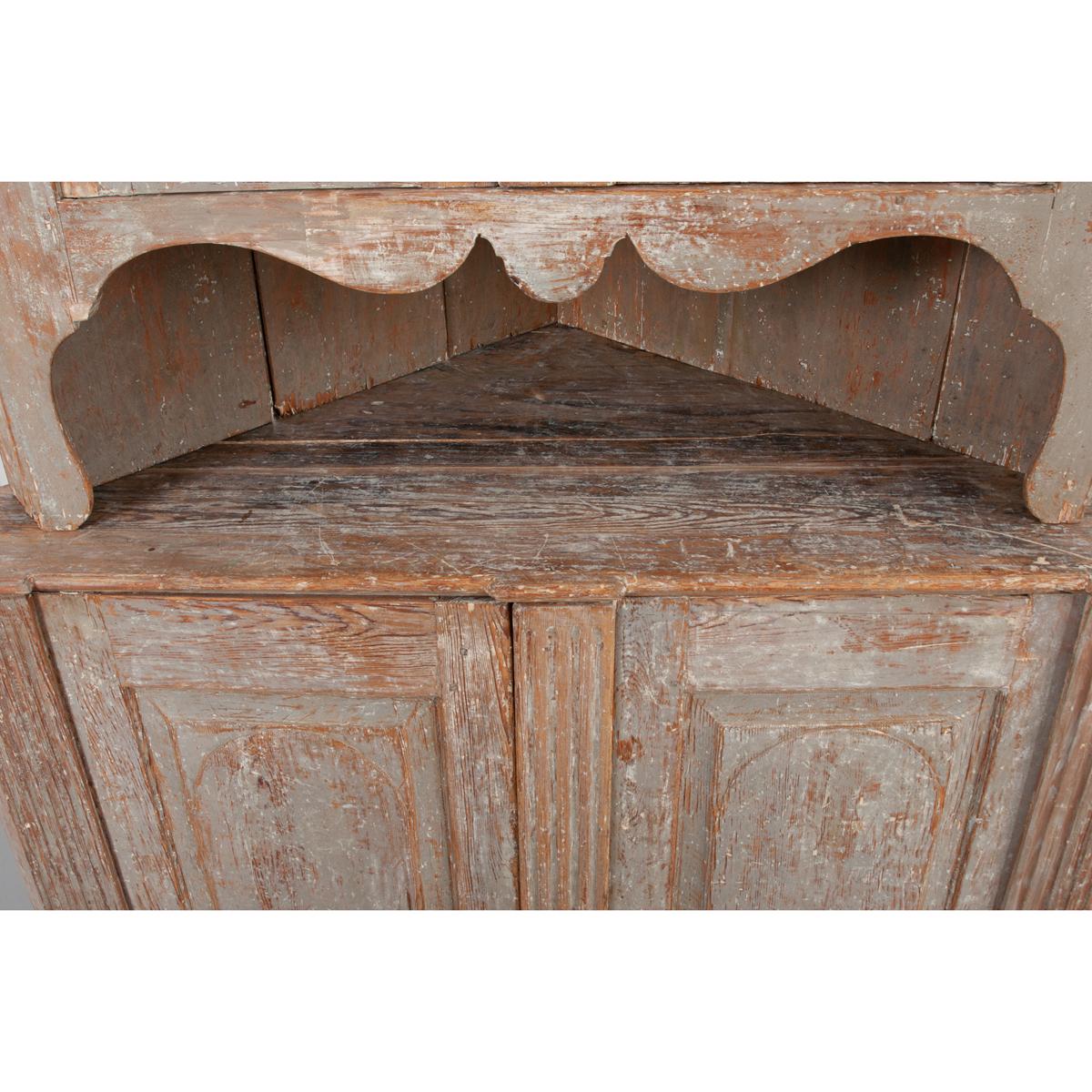Carved Swedish 19th Century Painted Corner Cabinet For Sale