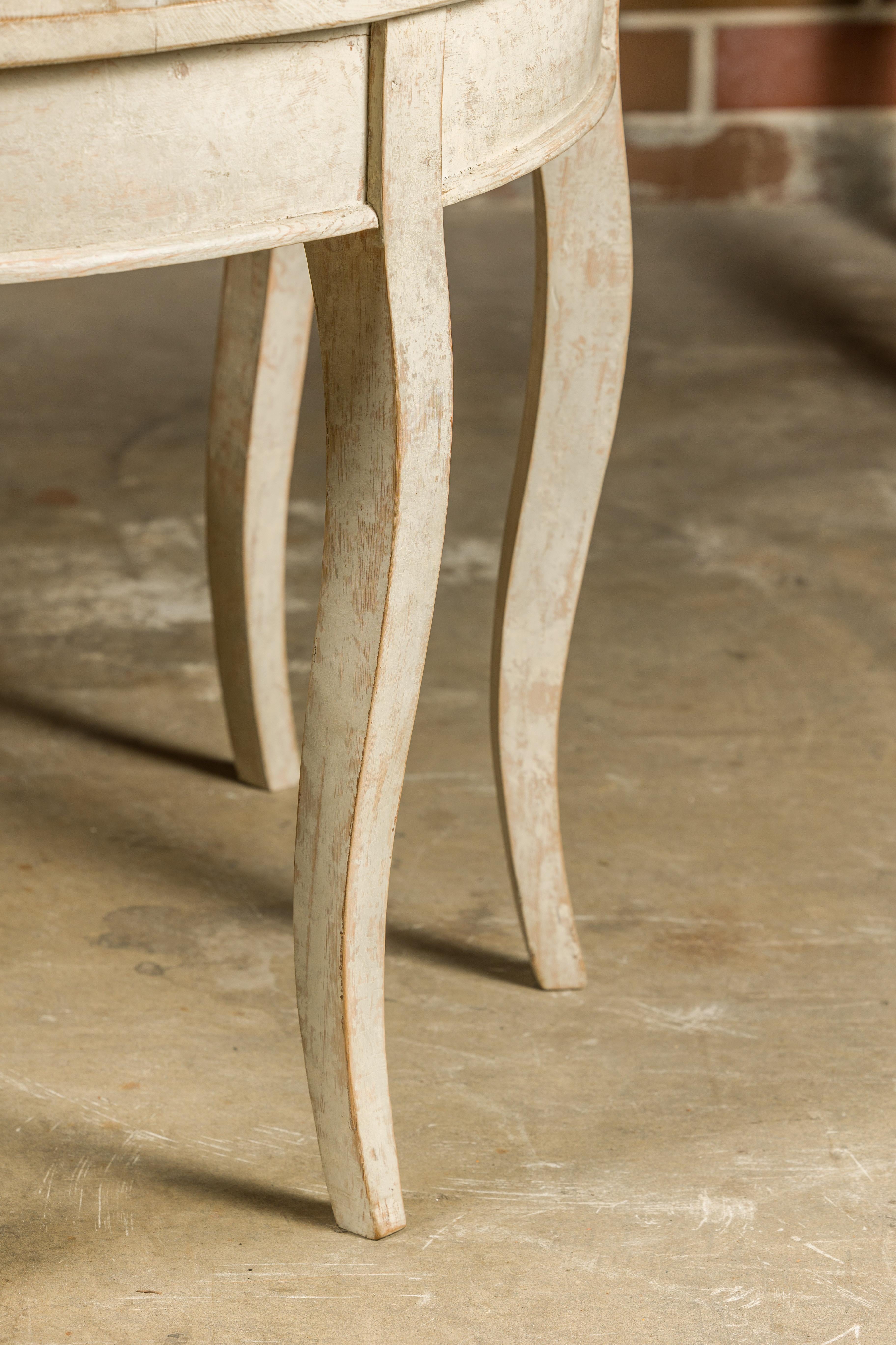 Paire de tables demi-lune suédoises peintes du 19ème siècle avec pieds cabrioles en vente 5