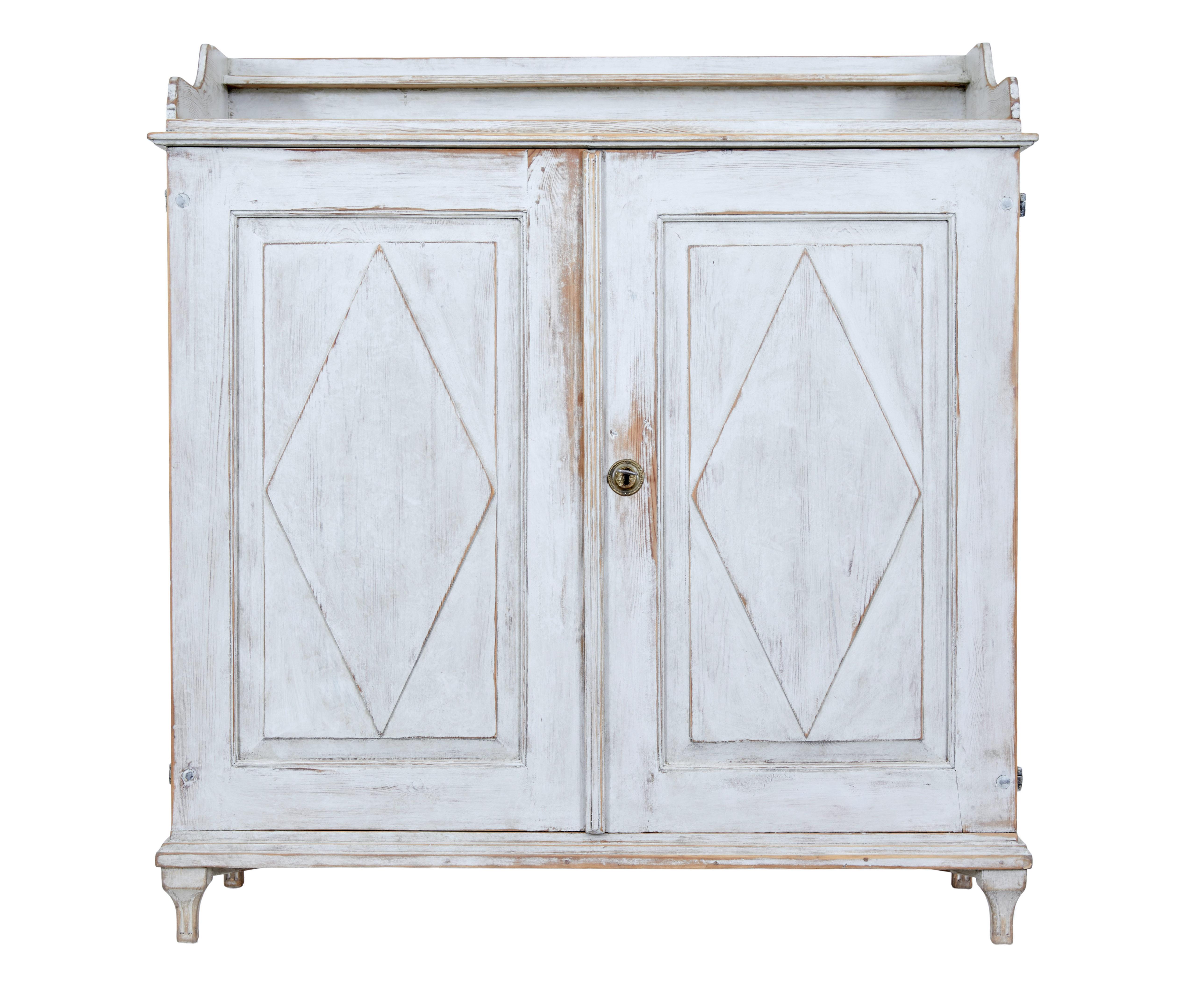Swedish 19th century painted pine cupboard circa 1870.

Superb quality piece which would function well in multiple rooms such as a kitchen, bedroom or linen room. This piece would sit well in a modern or traditional interior.

Made in generous