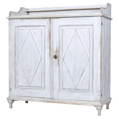 Schwedischer Schrank aus bemalter Kiefer aus dem 19.