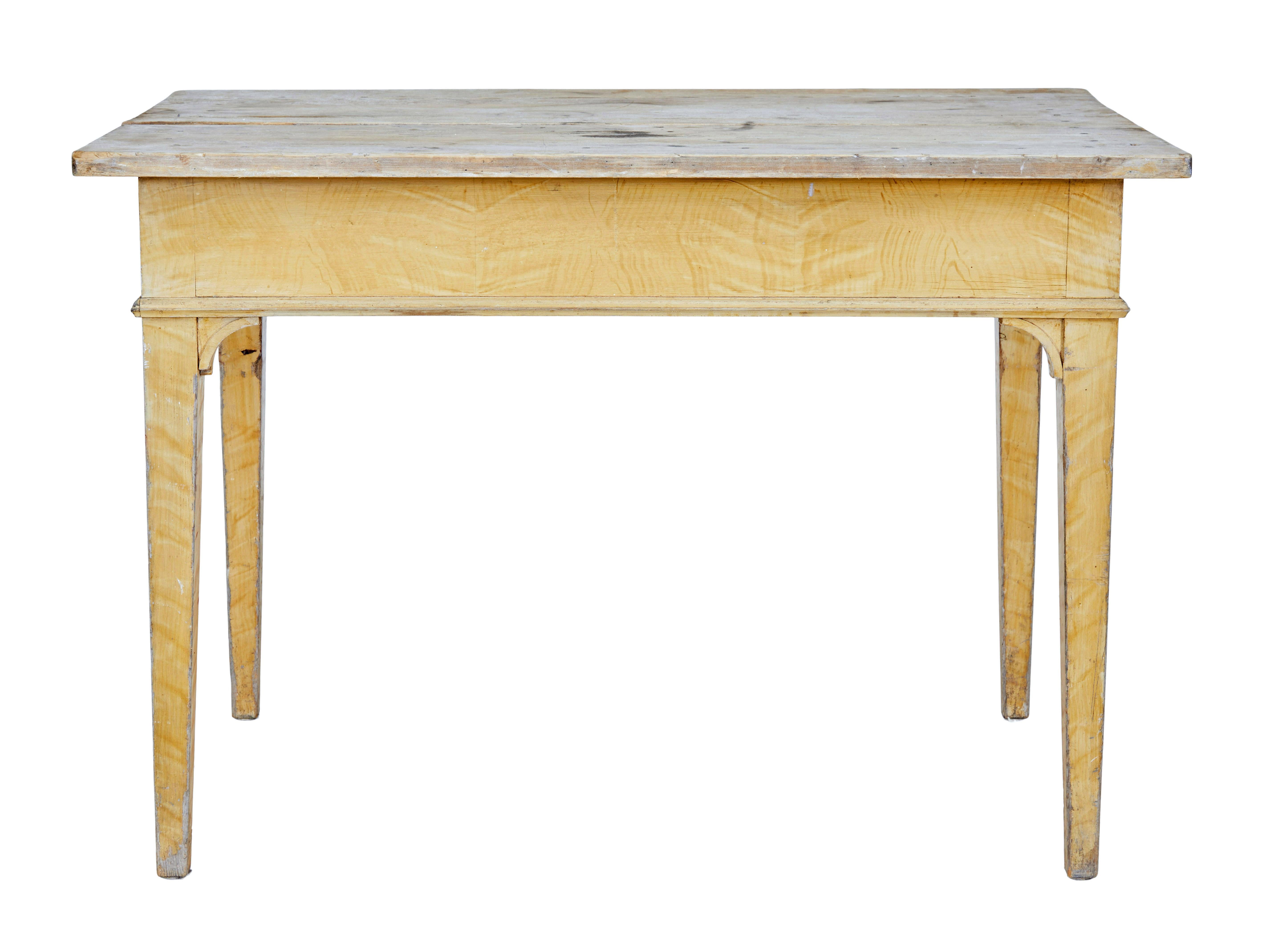 XIXe siècle Table de cuisine suédoise en pin peint du 19e siècle en vente