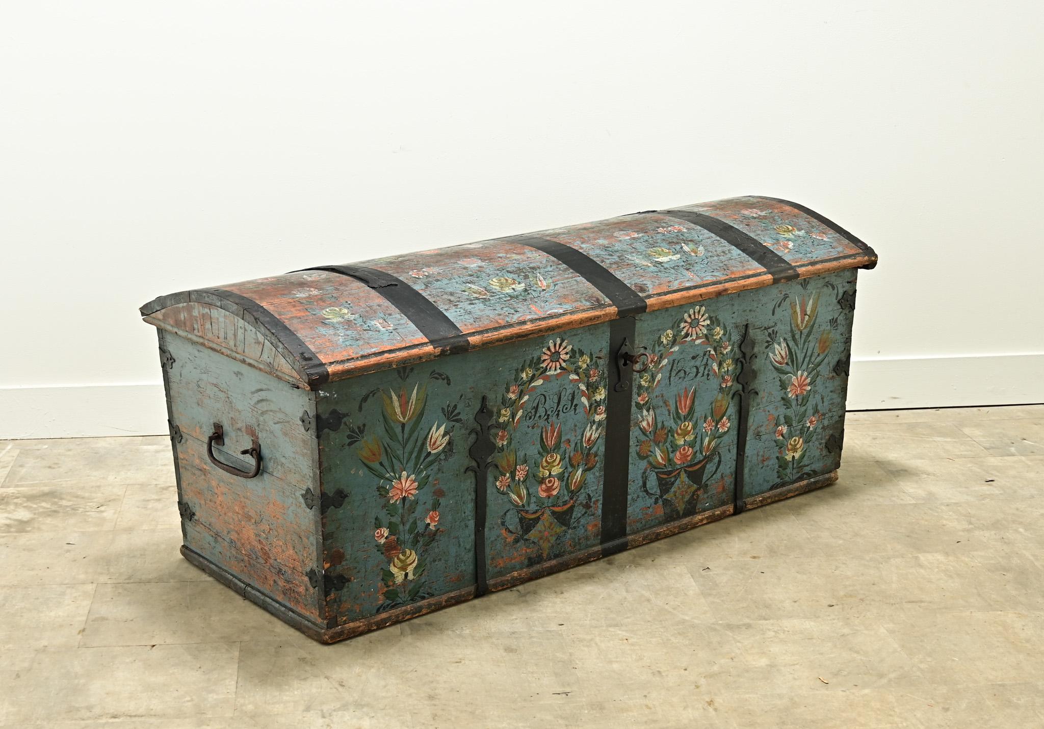 Swedish 19th Century Painted Pine Marriage Trunk For Sale 5