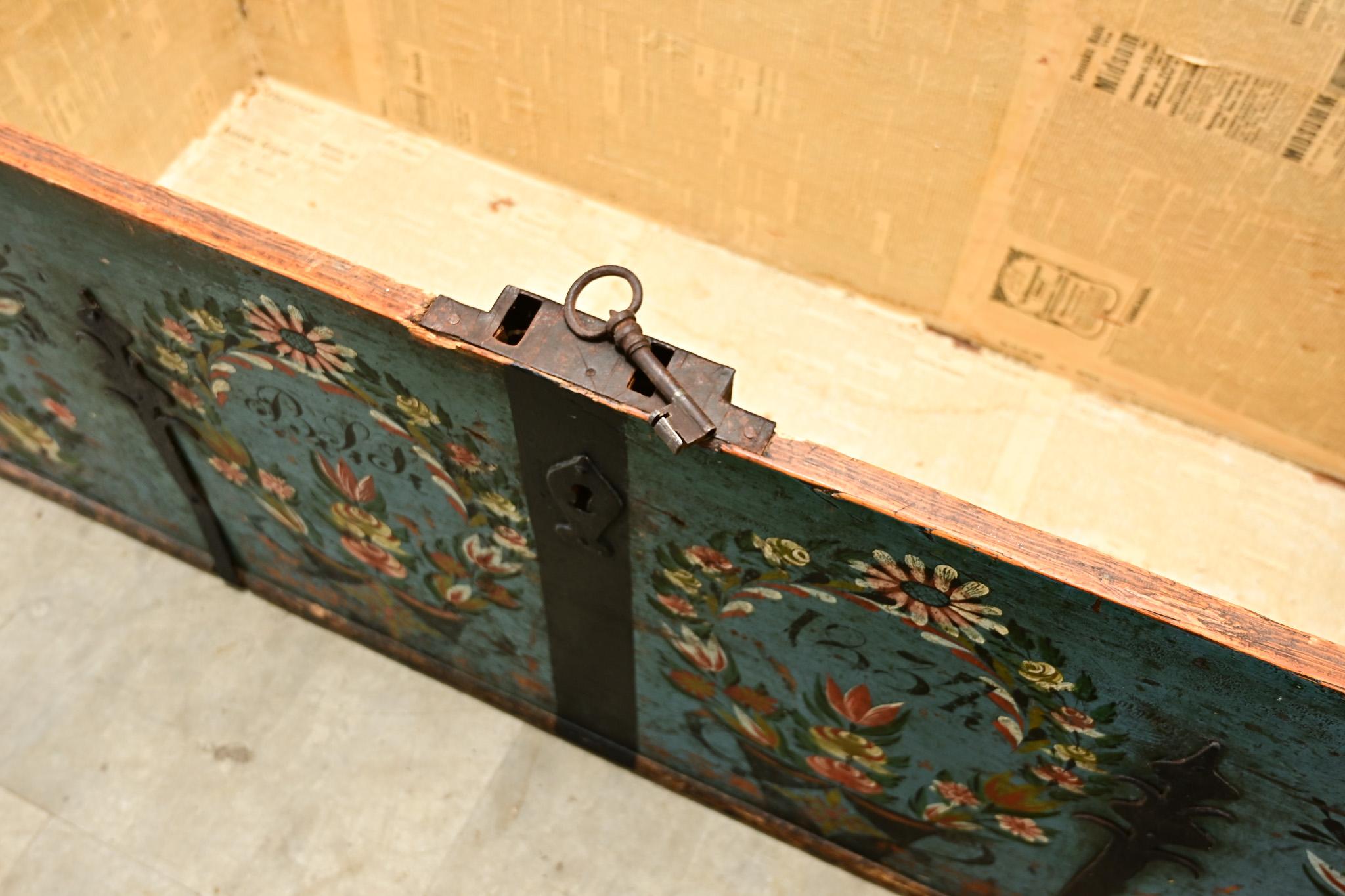 Swedish 19th Century Painted Pine Marriage Trunk For Sale 6