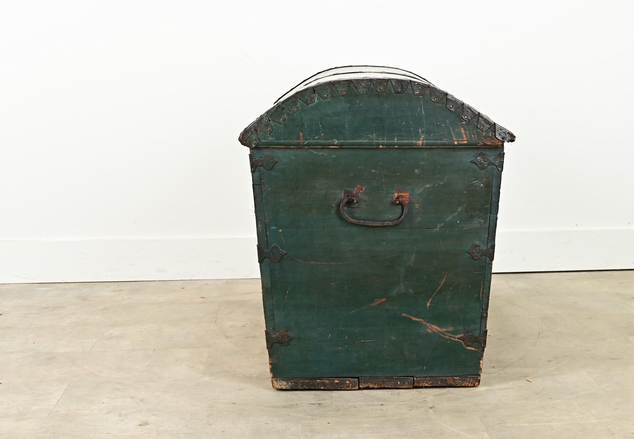 Baule nuziale svedese in pino dipinto del XIX secolo in vendita 4