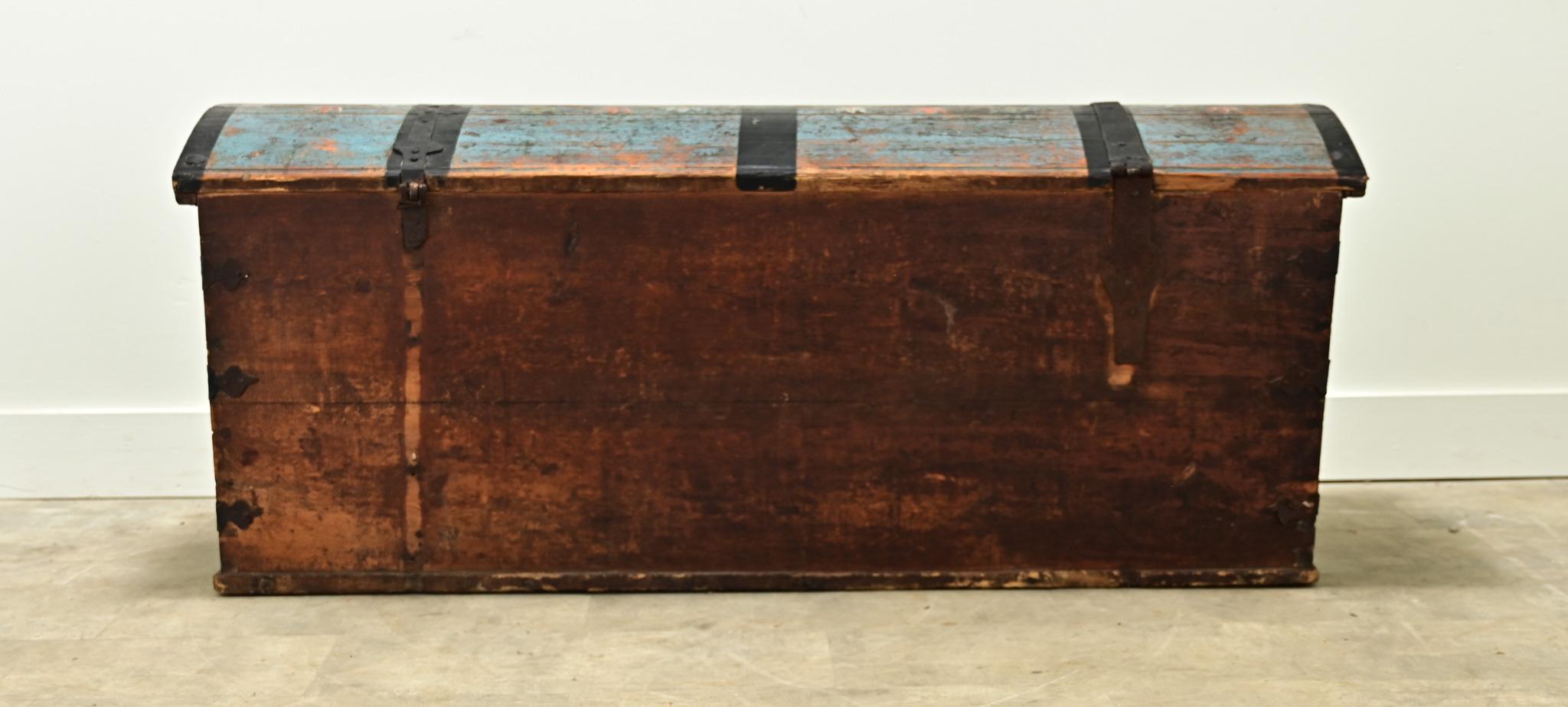 Swedish 19th Century Painted Pine Marriage Trunk For Sale 8