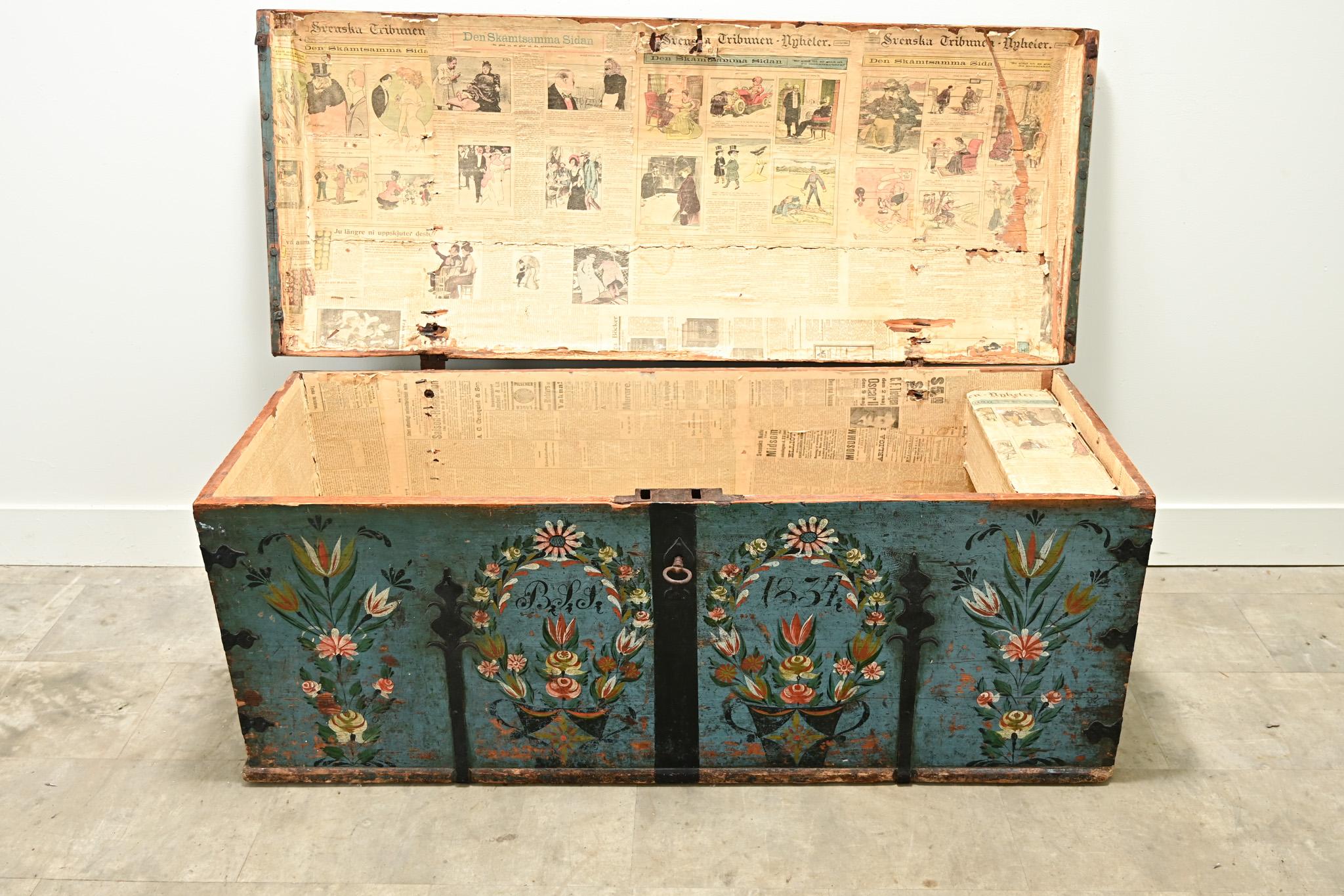 Swedish 19th Century Painted Pine Marriage Trunk For Sale 2