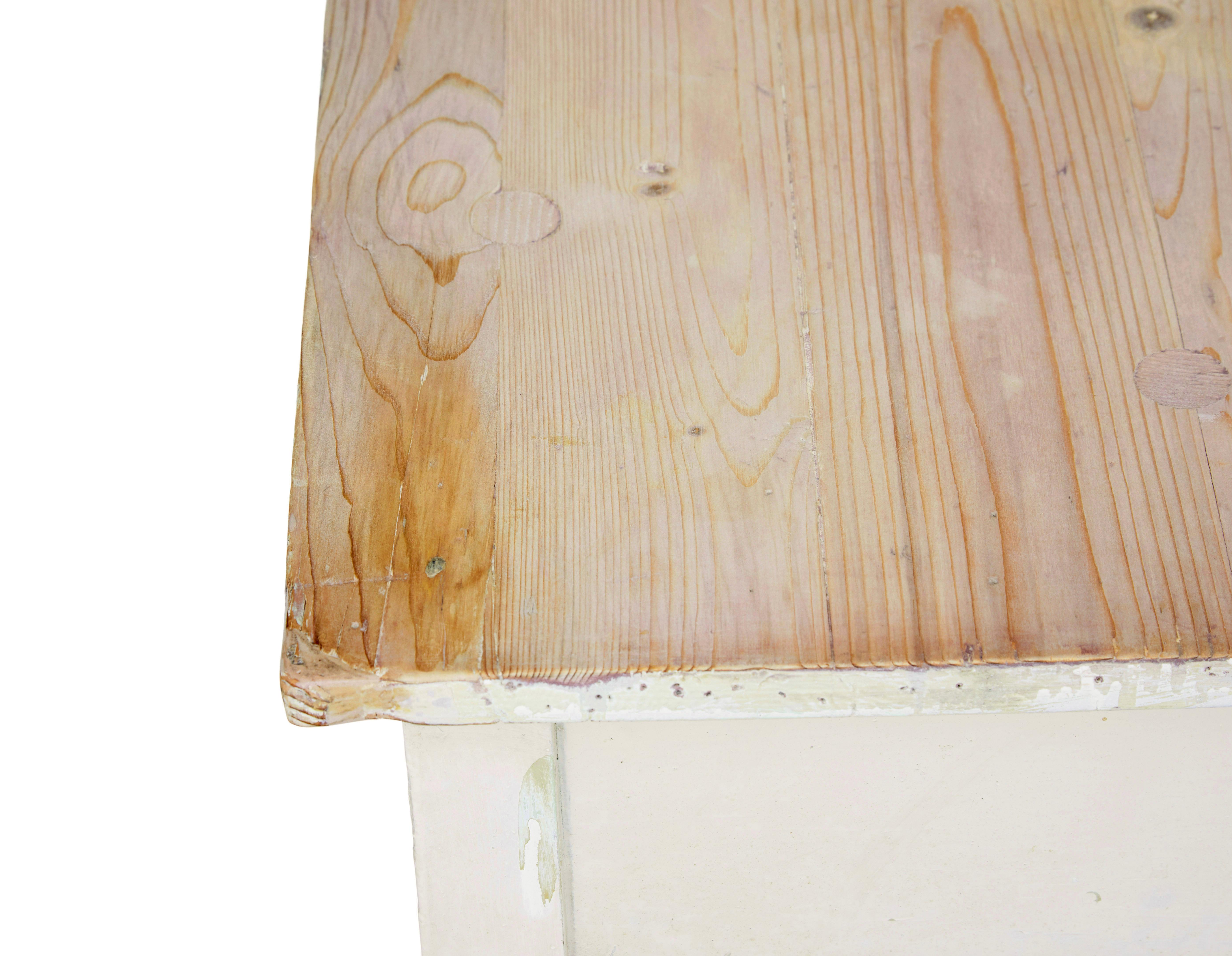 Swedish 19th century painted pine side table in vendita 1
