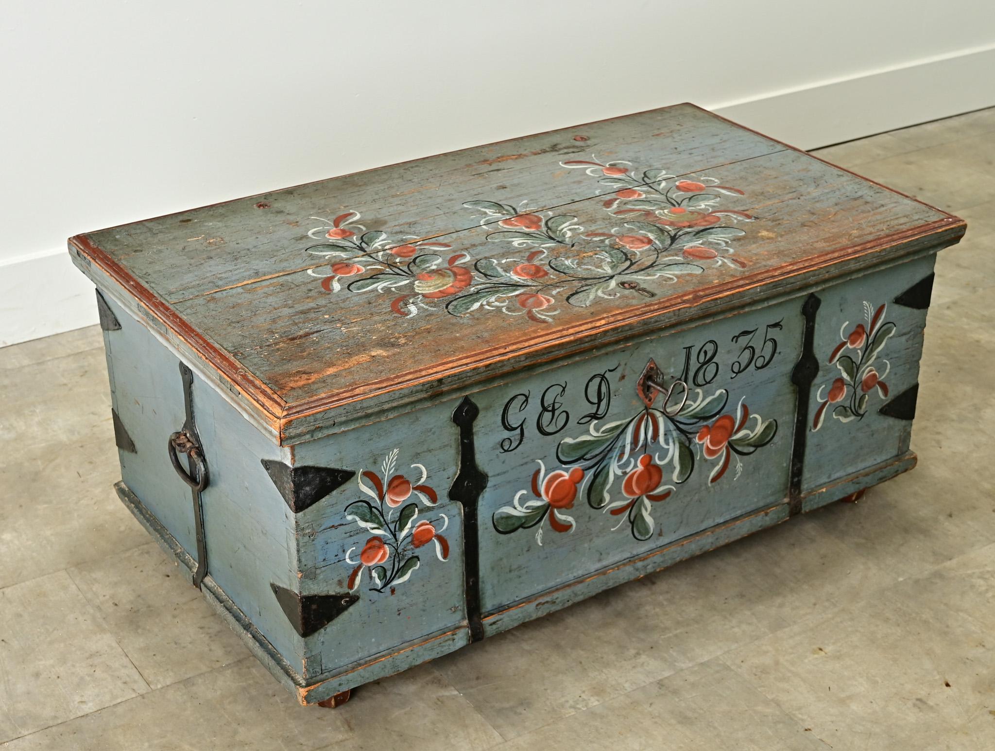 Swedish 19th Century Painted Pine Trunk In Good Condition For Sale In Baton Rouge, LA