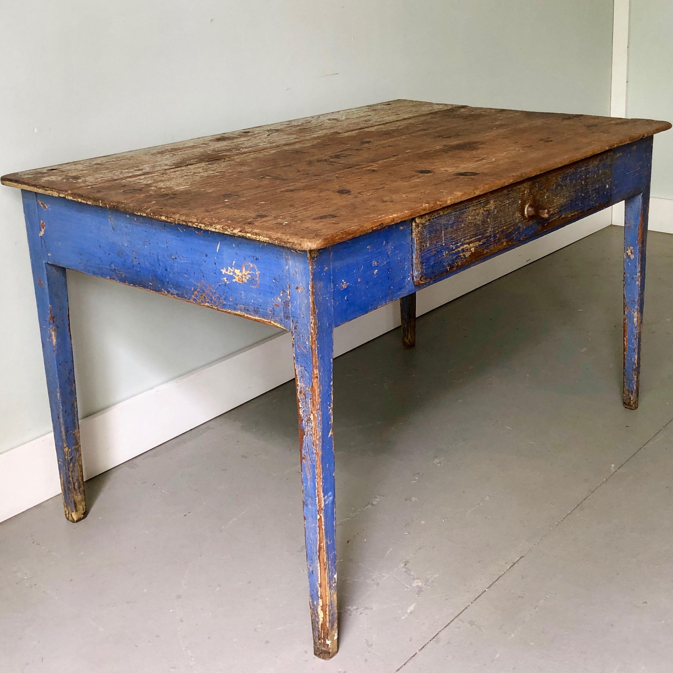 19th century large Swedish painted table or desk in old brilliant blue patina with one drawer and wooden natural pine top.
Sweden, circa 1810.