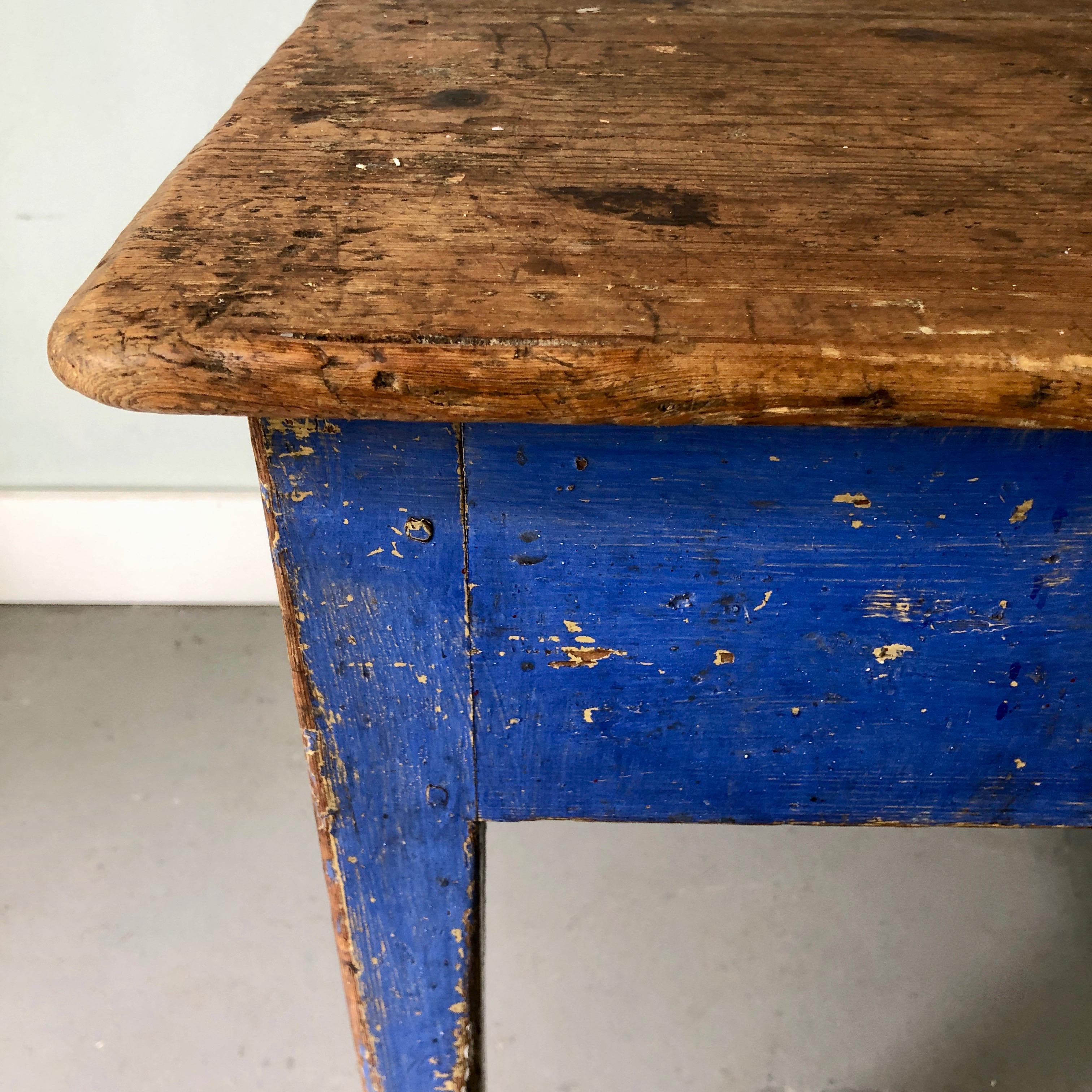 Swedish 19th Century Painted Table or Desk In Good Condition In Charleston, SC