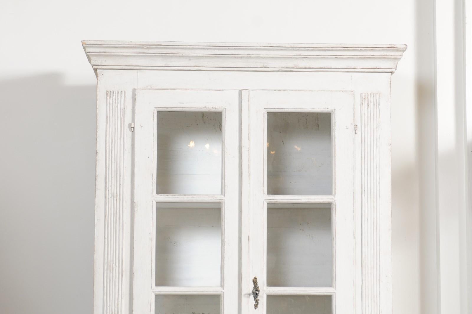 Swedish 19th Century Painted Vitrine Cabinet with Glass Doors and Reeded Motifs 1