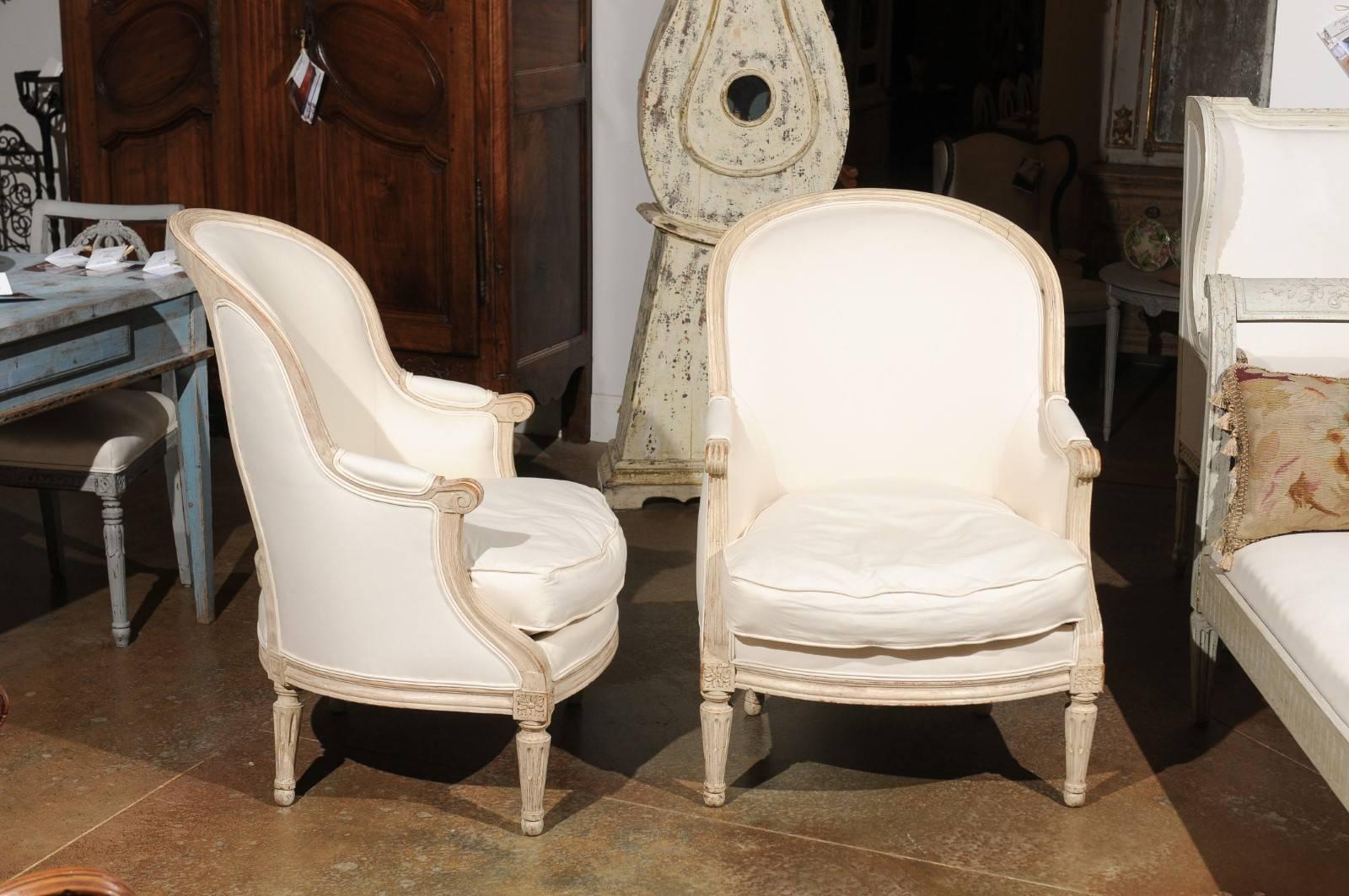 Swedish 19th Century Pair of Bergere Chairs In Good Condition In Atlanta, GA