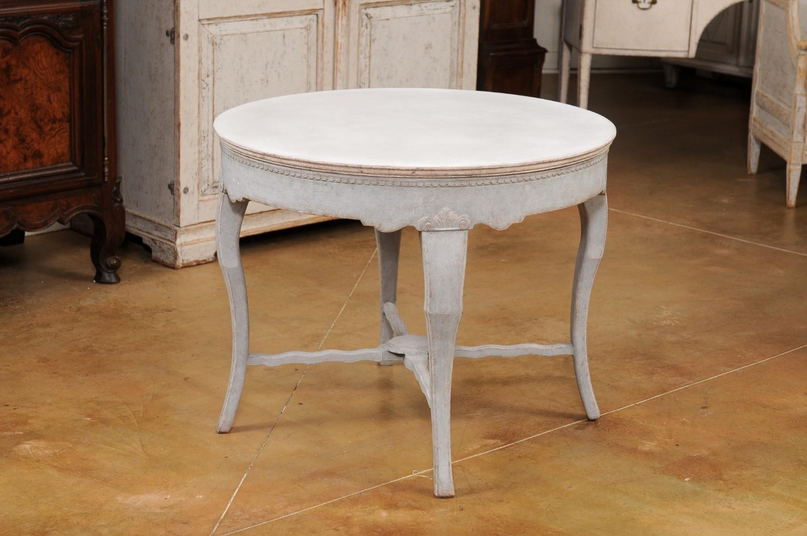Swedish 19th Century Round Top Table with Carved Cabriole Legs and Stretcher For Sale 3