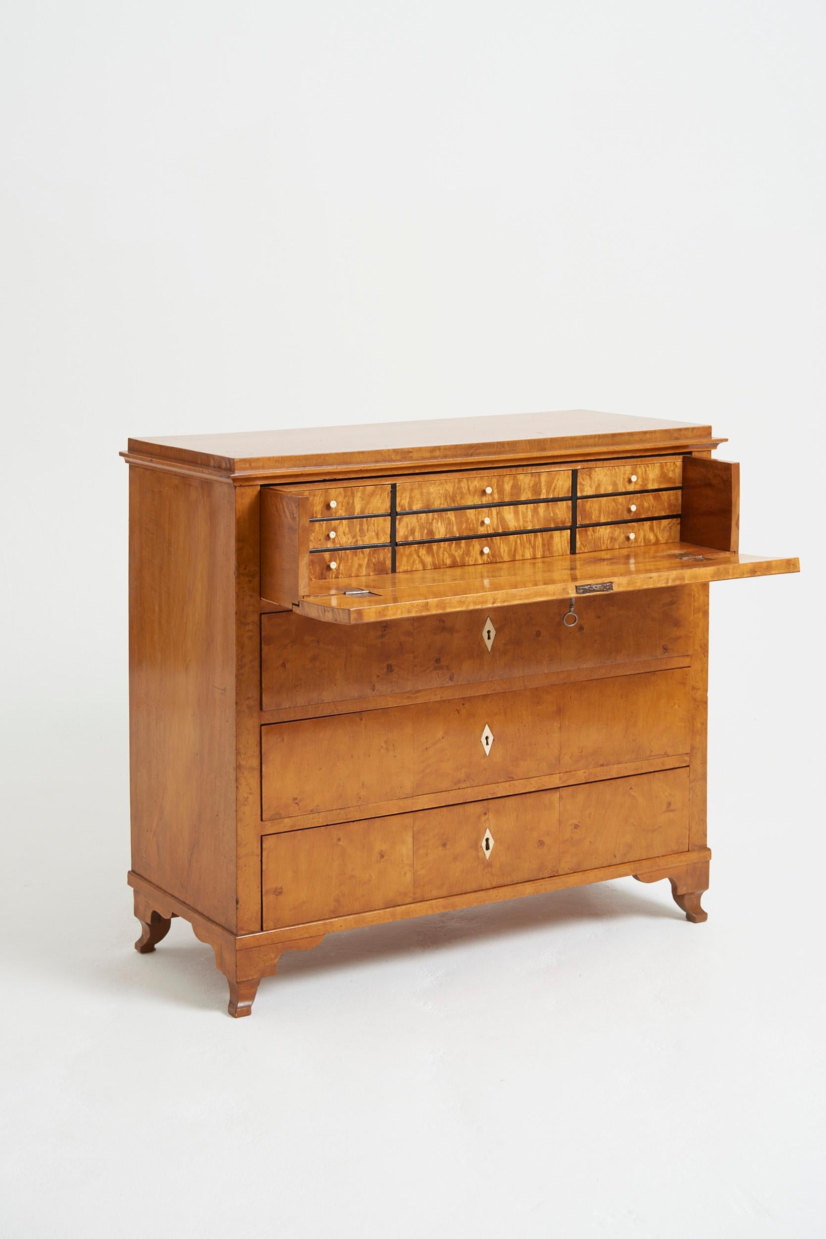 Swedish 19th Century Satin Birch Chest of Drawers In Good Condition In London, GB