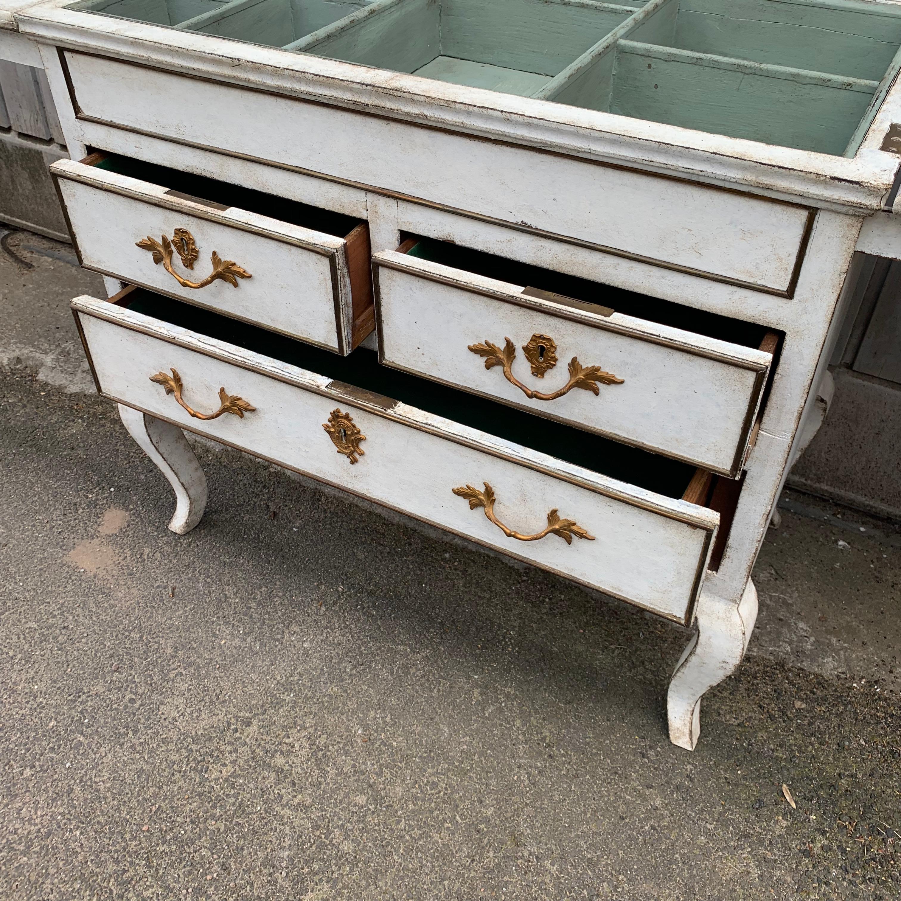 Swedish 19th Century Vanity Dresser with Three Drawers For Sale 10