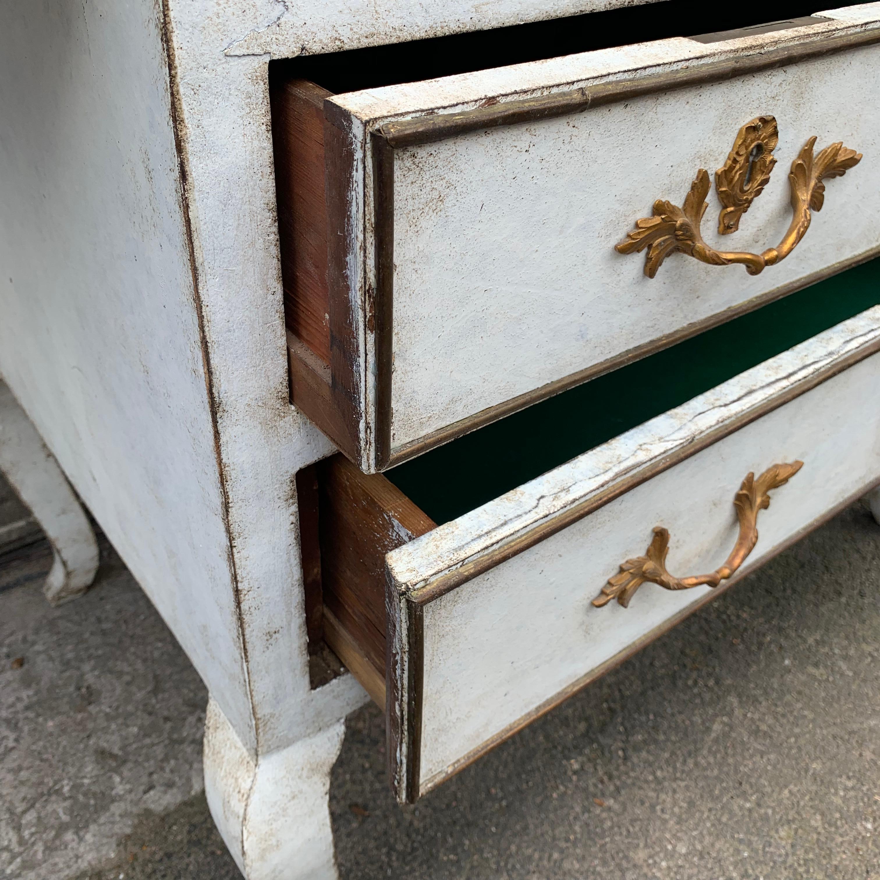 Swedish 19th Century Vanity Dresser with Three Drawers For Sale 12