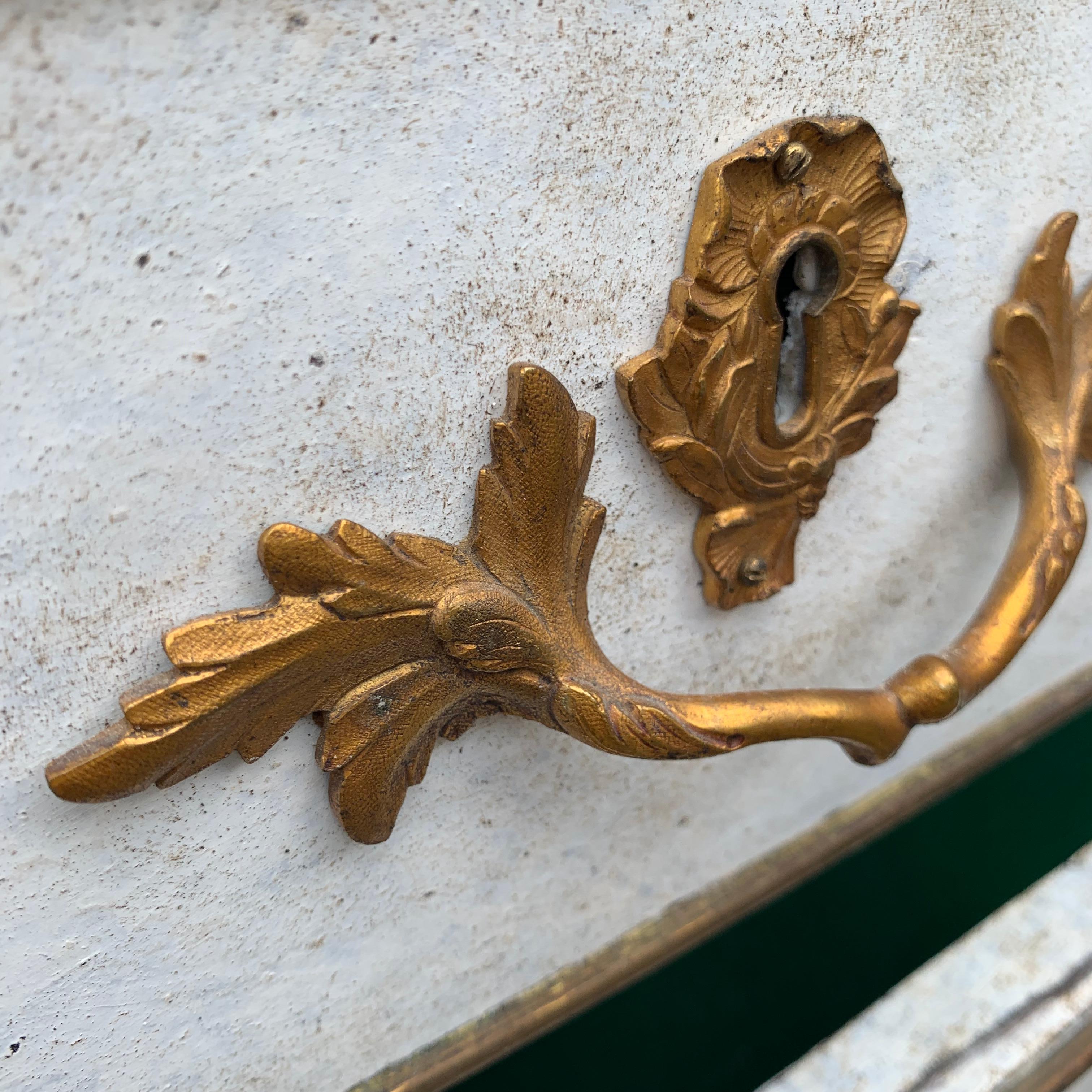 Commode de coiffeuse suédoise du XIXe siècle à trois tiroirs en vente 13