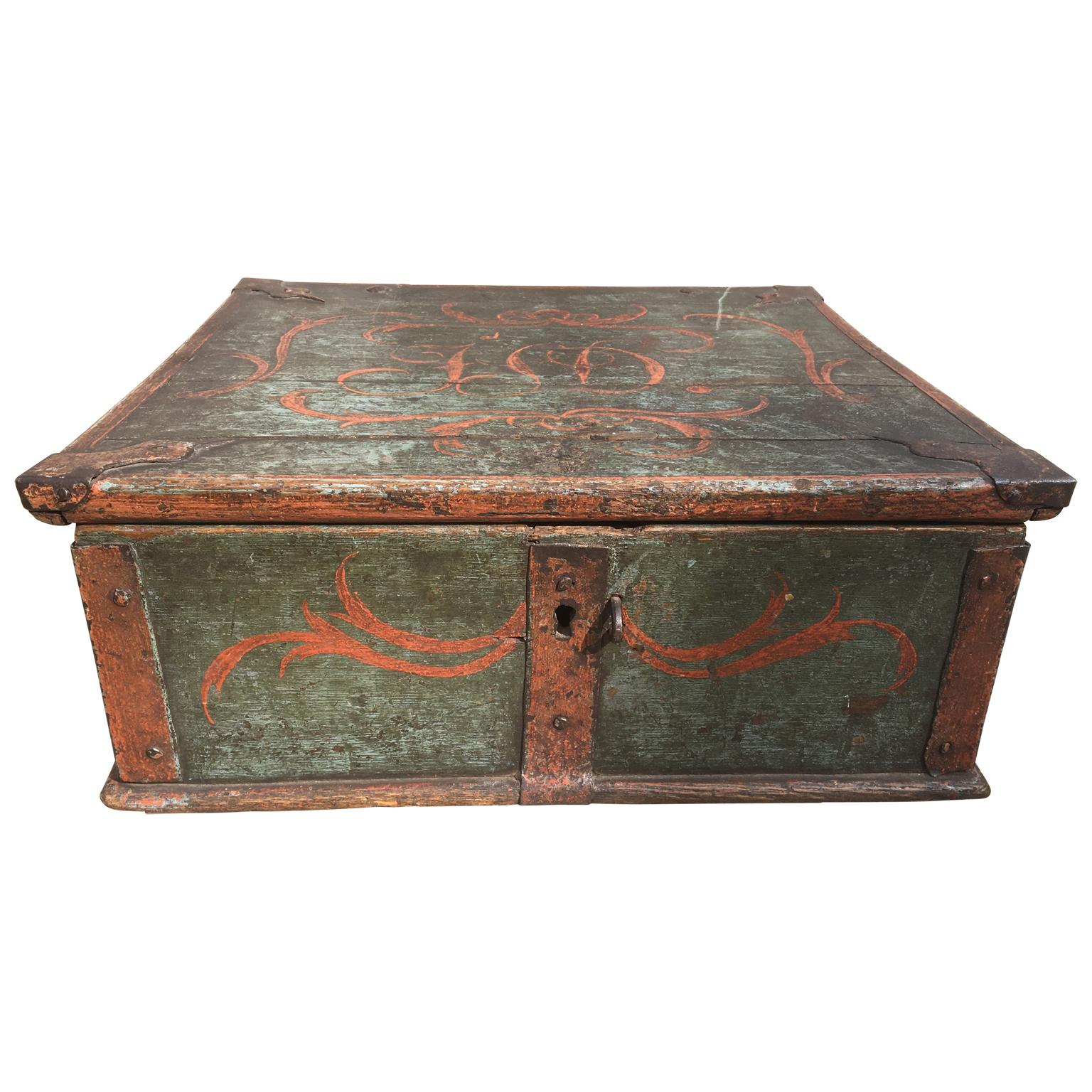 Swedish 19th century wooden monogrammed and dated Folk Art box, 1830.

An original painted box with beautiful green and red colors, combined with Rococo style rocaille painting decoration dated 1830.

Please note that this item is located in