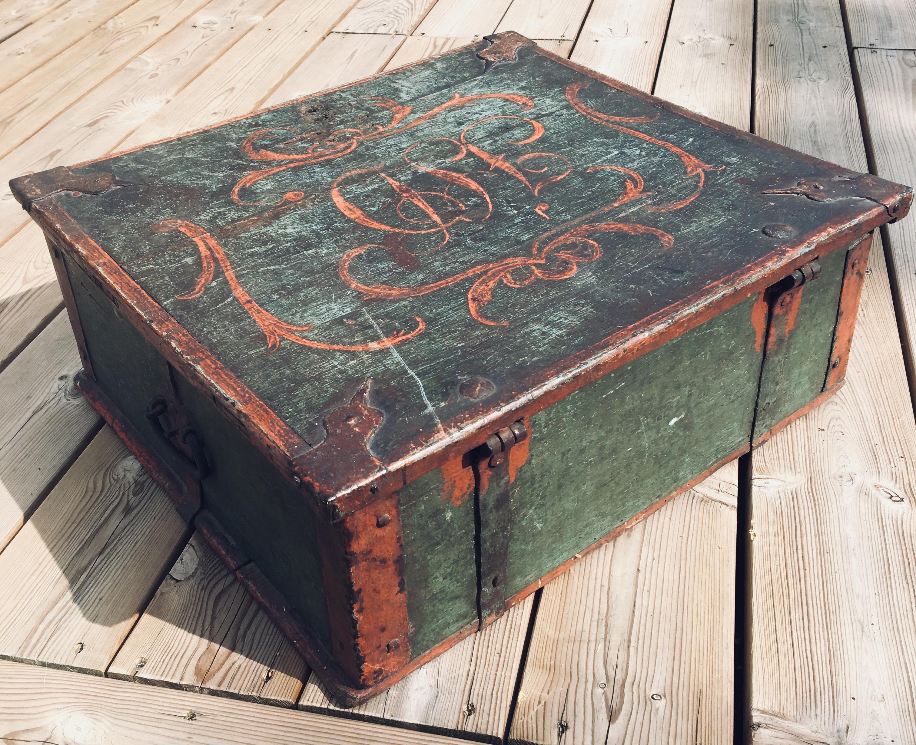 Swedish 19th Century Wooden Monogrammed and Dated Folk Art Box In Good Condition In Haddonfield, NJ