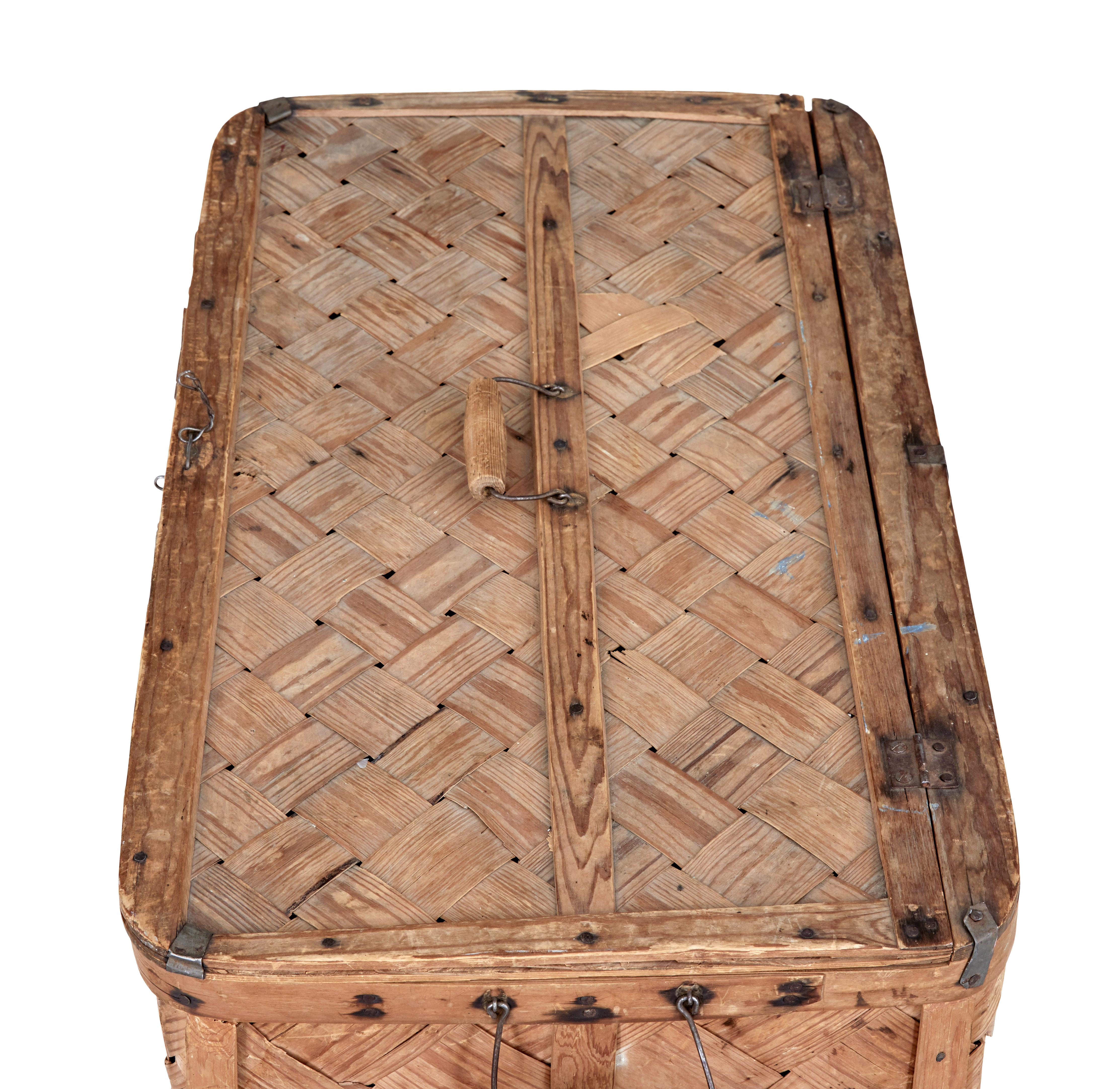 Swedish 19th Century Woven Pine Basket In Good Condition In Debenham, Suffolk