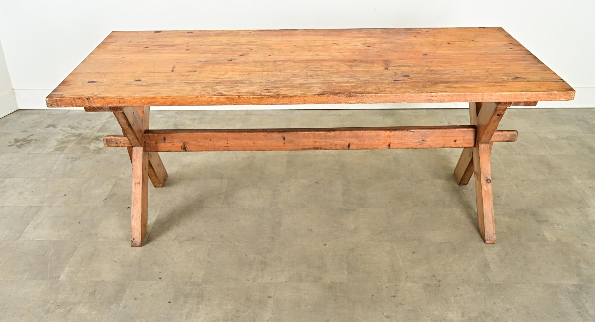 Mesa caballete sueca de pino del siglo XX en venta 8