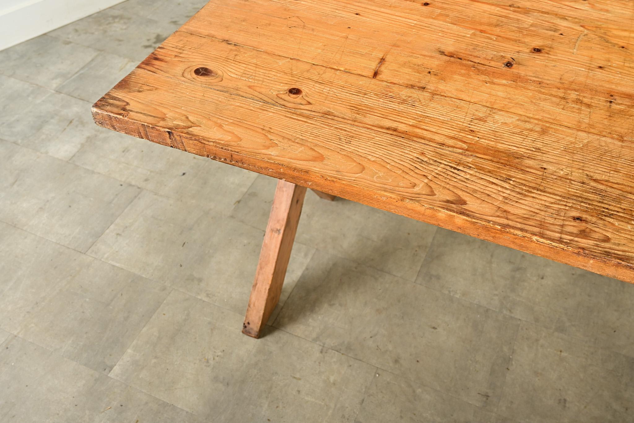 Mesa caballete sueca de pino del siglo XX en venta 9