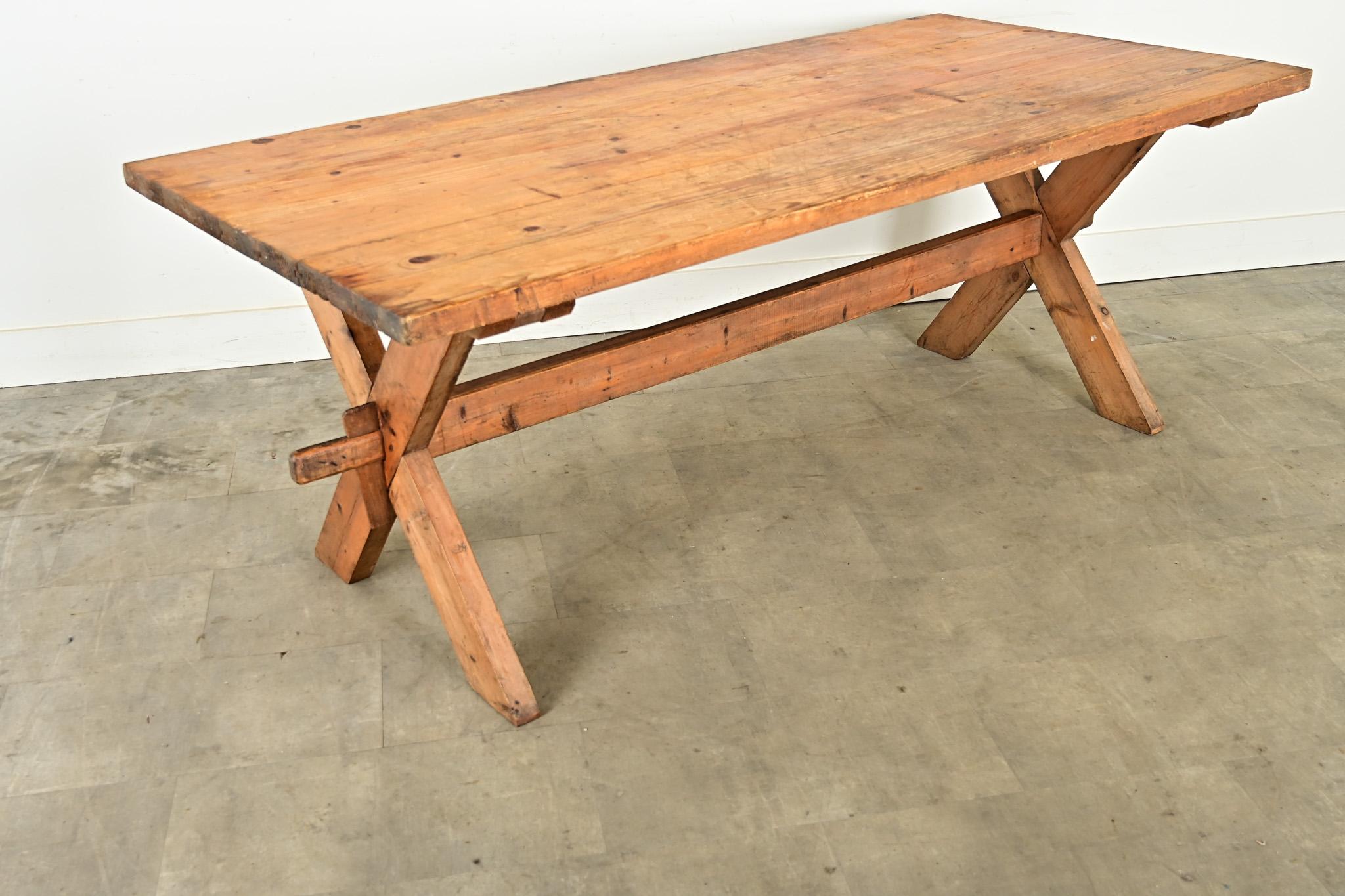 Mesa caballete sueca de pino del siglo XX en venta 10
