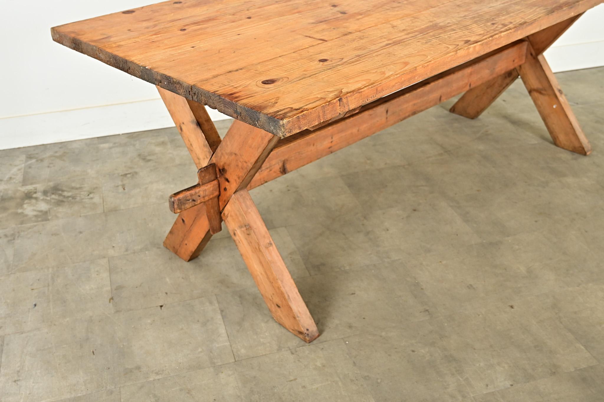 Mesa caballete sueca de pino del siglo XX en venta 11