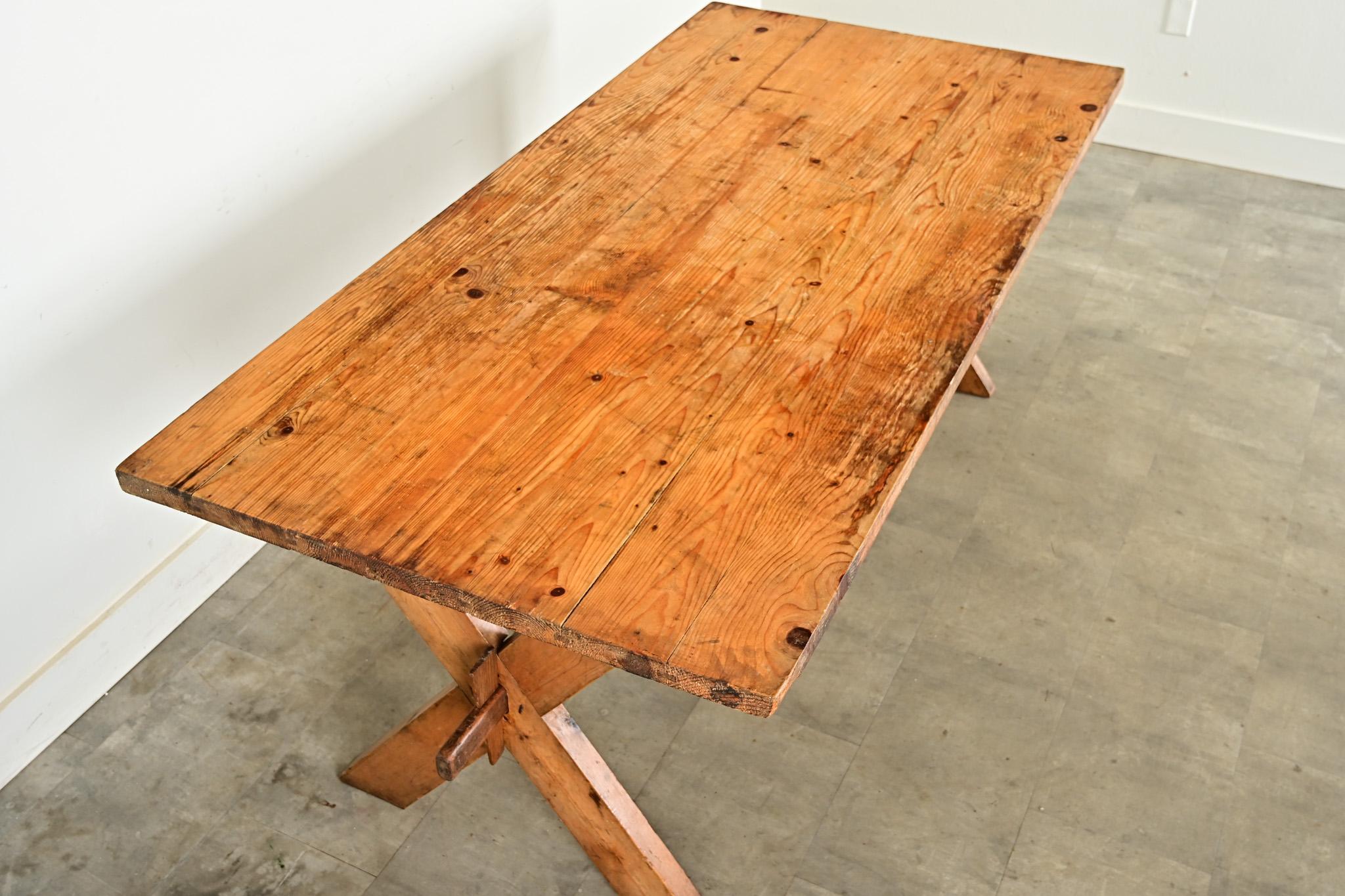 Mesa caballete sueca de pino del siglo XX Sueco en venta