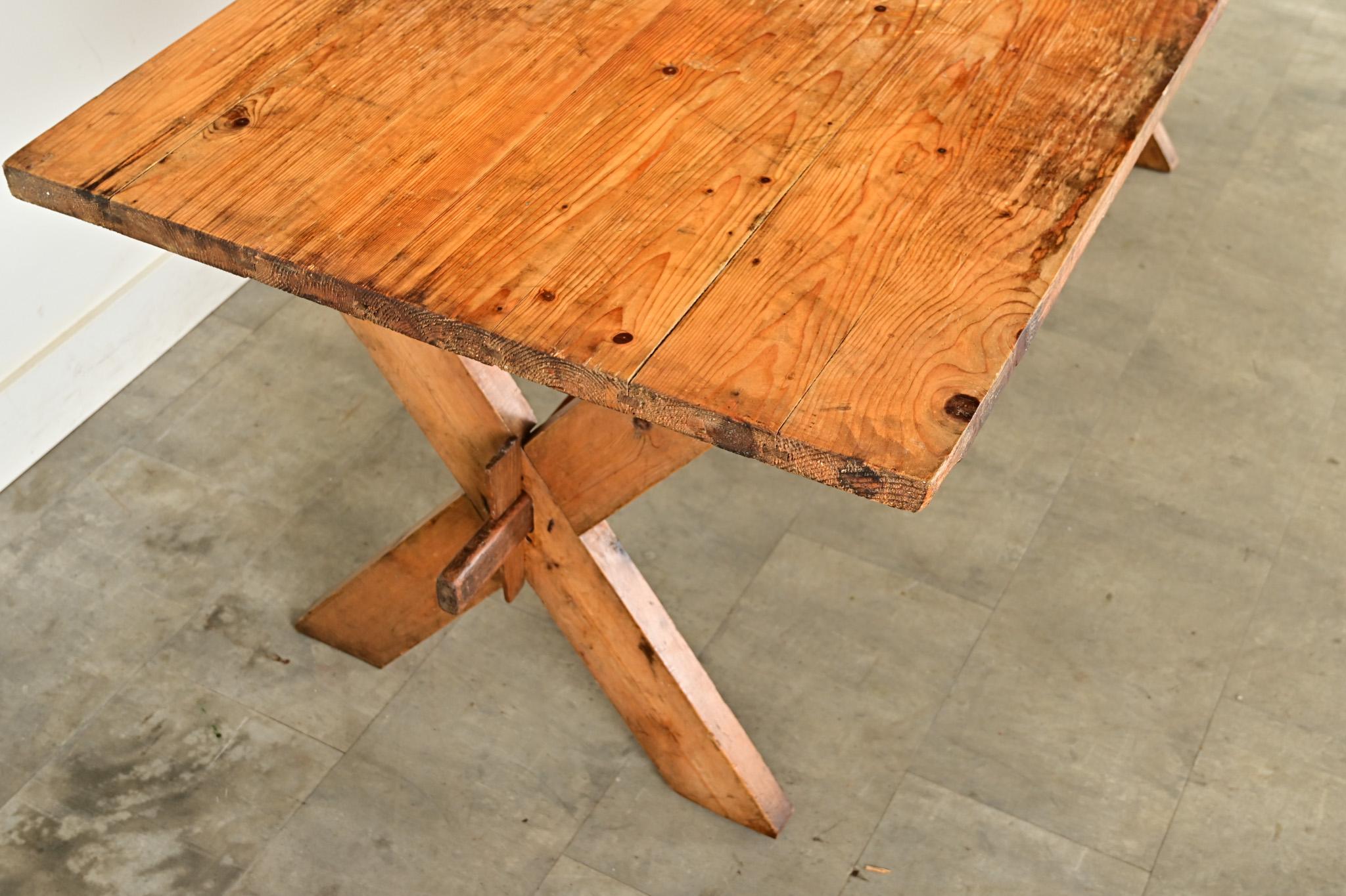 Mesa caballete sueca de pino del siglo XX Otro en venta