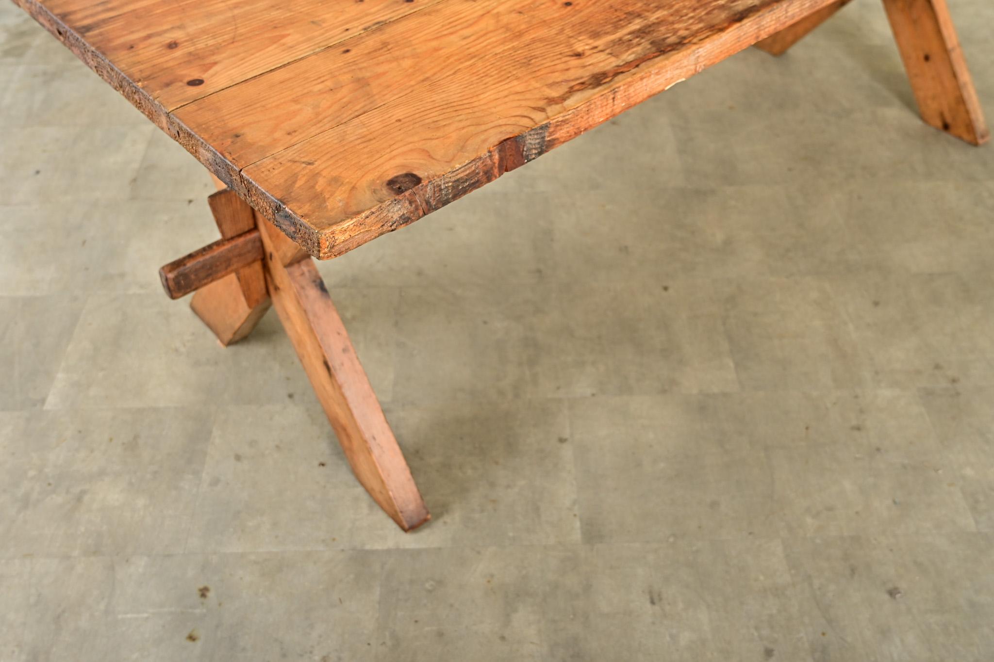 Mesa caballete sueca de pino del siglo XX en venta 1