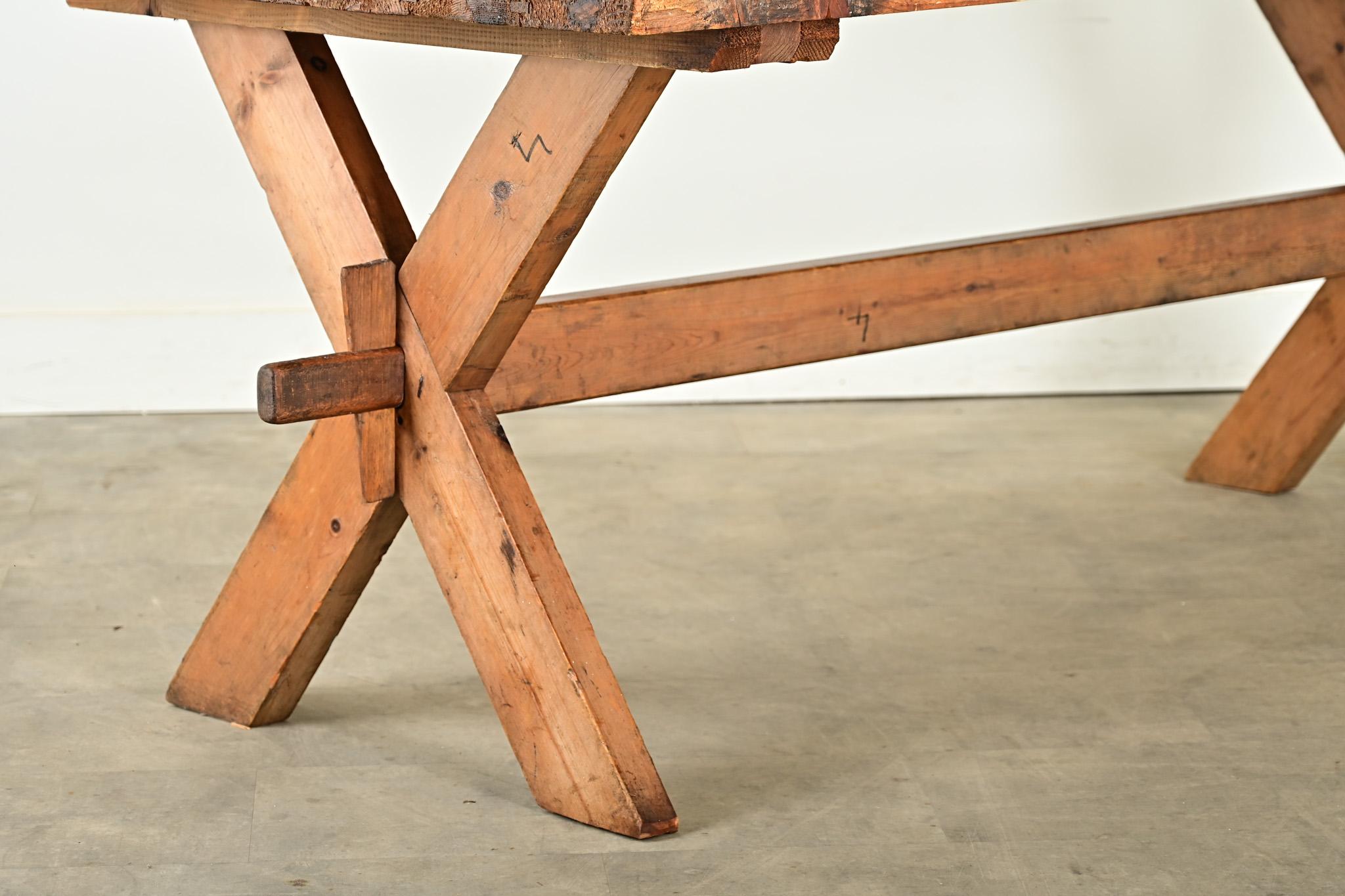 Mesa caballete sueca de pino del siglo XX en venta 2